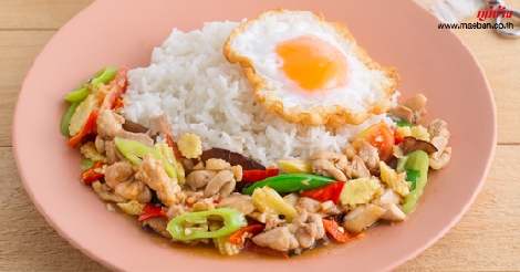 ผัดพริกหยวกไก่ไข่ดาว สูตรอาหาร วิธีทำ แม่บ้าน