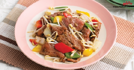 เนื้อผัดพริกไทยดำกับถั่วงอก สูตรอาหาร วิธีทำ แม่บ้าน
