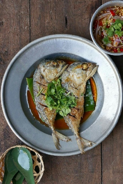 ปลาทูทอดราดน้ำปลา สูตรอาหาร วิธีทำ แม่บ้าน