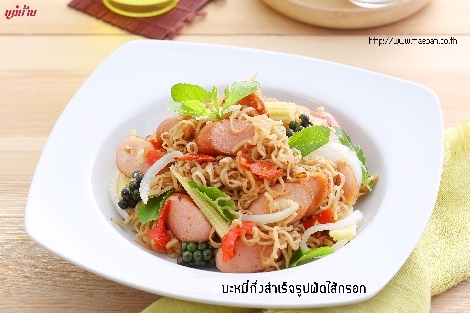 บะหมี่กึ่งสำเร็จรูปผัดไส้กรอก สูตรอาหาร วิธีทำ แม่บ้าน