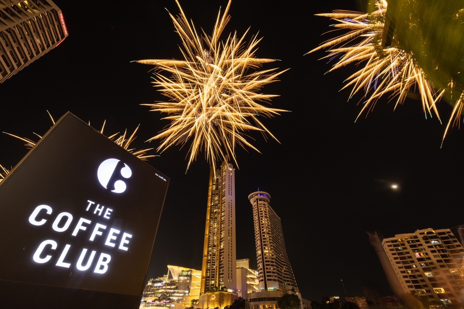 เดอะ คอฟฟี่ คลับ จัดเต็มส่งท้ายปี! สัมผัสดินเนอร์สุดพรีเมียม New Year Celebration Set  พร้อมชมพลุสุดโรแมนติกริมแม่น้ำเจ้าพระยา 