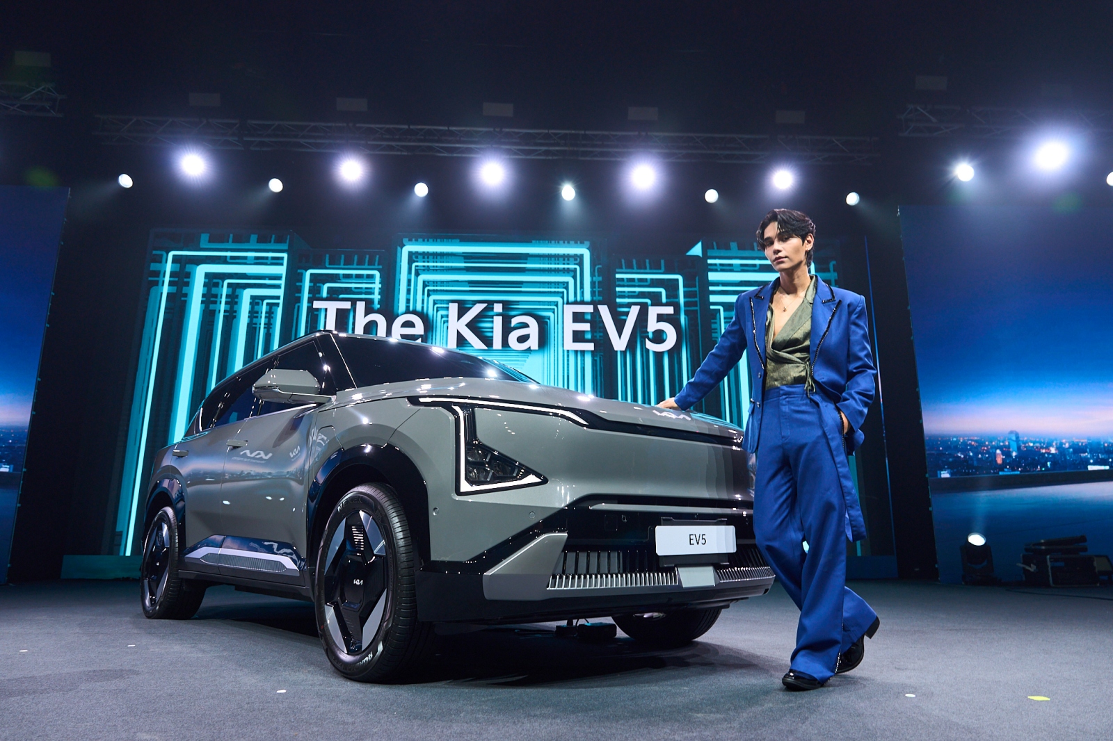 "เกีย เซลส์ (ประเทศไทย)" แทคทีม "เจฟ ซาเตอร์" ในงาน "Make A Bold Move With The Kia EV5"  จัดเต็มกับมินิคอนเสิร์ต ฉลองการทรานส์ฟอร์มแบรนด์และความสำเร็จของ The Kia EV5 