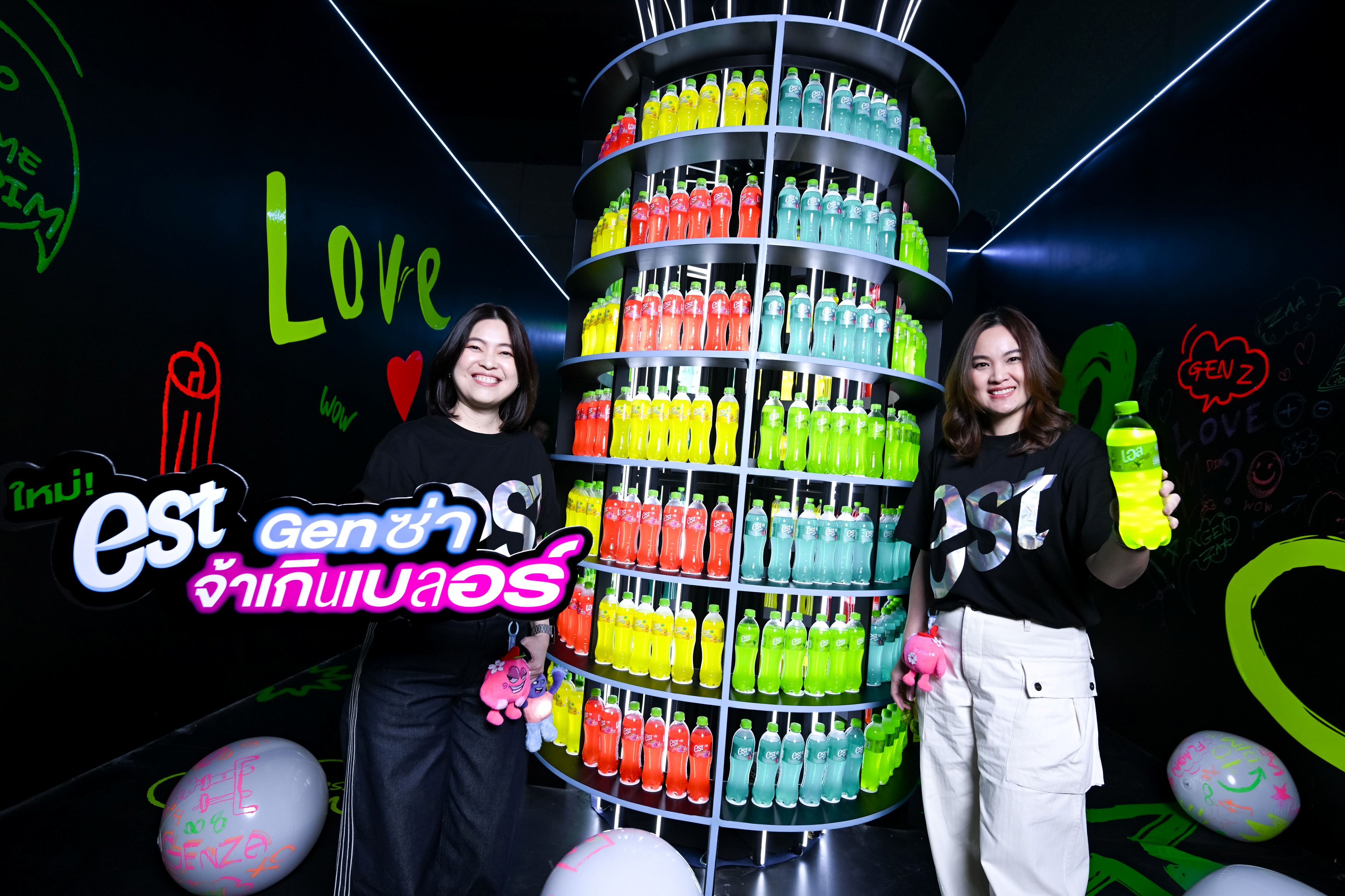 “เอส” จัดหนัก เดินหน้ารุกตลาดน้ำอัดลมสี  เปิดตัวนวัตกรรมสุดจึ้ง ครั้งแรกของน้ำสีส่องไฟเรืองแสง  เติม Gen ซ่า ให้จ้ากล้าเป็นตัวเอง 