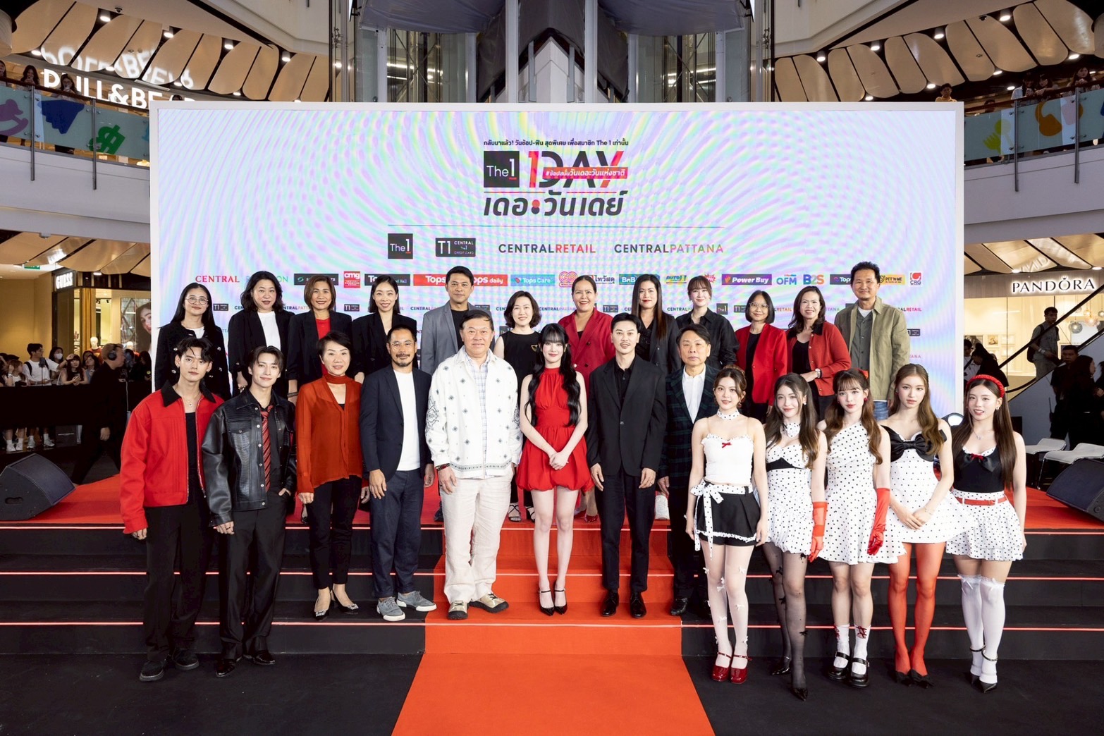 The 1 เผยความสำเร็จ “The 1 Day 2025” ปรากฏการณ์ช้อปเหนือระดับคุ้มที่สุดแห่งปี ยอดขายพุ่งทะยานกว่า 1,000 ล้านบาทใน 11 วัน! พร้อมผนึกพันธมิตร บัตรเครดิต เซ็นทรัล เดอะวันและกลุ่มเซ็นทรัล มอบประสบการณ์ Meet & Greet กับ MINNIE i-dle ศิลปินจากวง K-POP ระดับโลก สำนักพิมพ์แม่บ้าน
