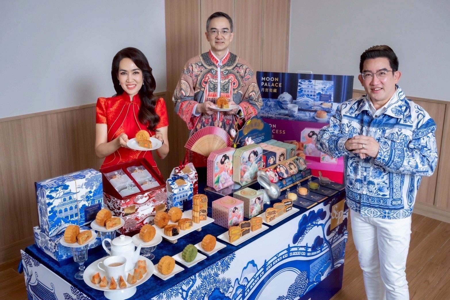 เอส แอนด์ พี ร่วมเฉลิมฉลองค่ำคืนใต้แสงจันทร์ เปิดตัว “3 คอลเลคชั่นขนมไหว้พระจันทร์ ปี 2025” มรดกแห่งรสชาติกว่า 30 ปี ร่วมสัมผัสเสน่ห์แห่งตำนานจากวังบนดวงจันทร์ ความทรงจำของเจ้าหญิงจันทรา และ เรื่องเล่ากระต่ายแห่งจันทรา