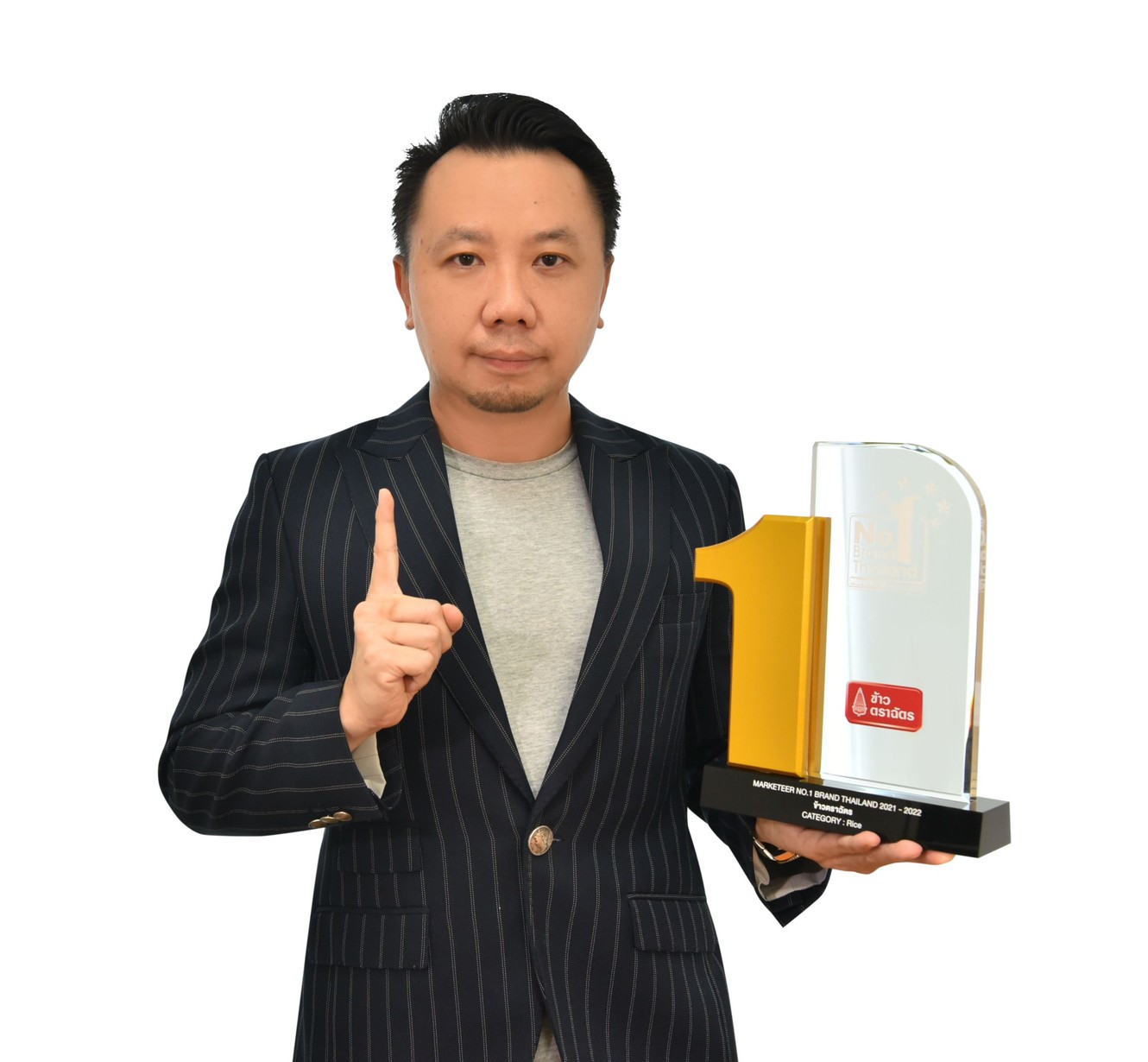 ข้าวตราฉัตร คว้าแบรนด์อันดับ 1 ในใจผู้บริโภคทั่วประเทศ ด้วยรางวัล “Marketeer No.1 Brand Thailand” 11 ปีซ้อน  ชูคุณภาพสม่ำเสมอ-ตอบโจทย์ทุกความชอบ