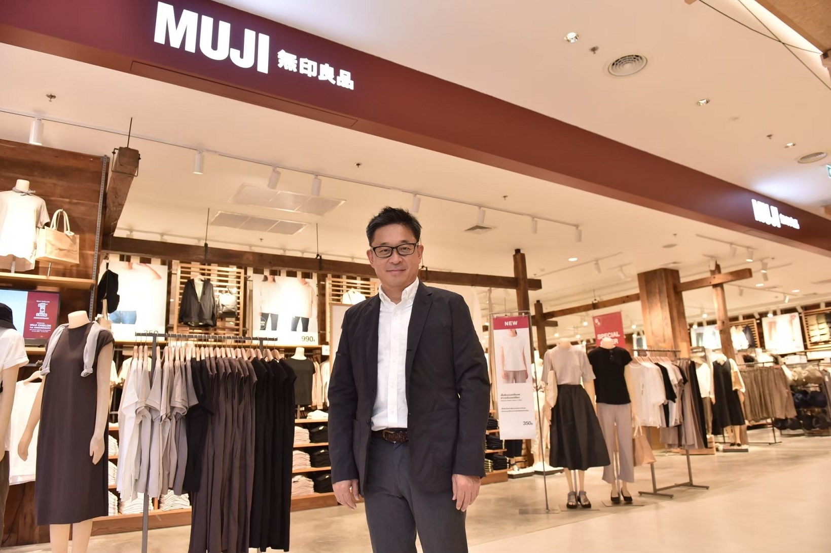 มูจิ รุกตลาดแฟชั่นครั้งใหญ่ เปิดตัวเสื้อผ้าคอลเลคชันใหม่ เนื้อผ้าเหมาะกับภูมิอากาศ ดีไซน์ตอบเทรนด์แฟชั่น ในราคาสบายกระเป๋า แต่คงคุณภาพมาตรฐานญี่ปุ่น