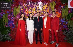 ห้างเซ็นทรัลจัดงาน “The Celebration of Central 75th Anniversary” สุดยิ่งใหญ่!   ตระการตาไปกับดอกไม้สดนับล้านดอกทั่วห้าง   พร้อมจัดเต็ม แสง สี เสียง สุดอลังการ และทัพศิลปิน – ดารา – เซเลบริตี้  ร่วมเดินพรมแดงฉลองครบรอบ 75 ปี