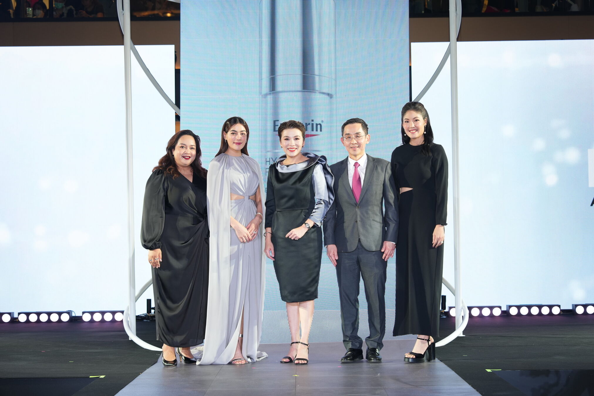 ยูเซอริน ผู้นำในการศึกษาด้าน เอพิเจเนติกส์ (Epigenetics) กับการค้นพบ อีพิเซลีน (EPICELLINE®) สารทรงประสิทธิภาพ ประวัติศาสตร์ใหม่แห่งวงการลดเลือนริ้วรอย เปิดสวิตซ์ความอ่อนเยาว์ให้ผิว ดูอ่อนเยาว์ลงถึง 5 ปีใน 4 สัปดาห์*