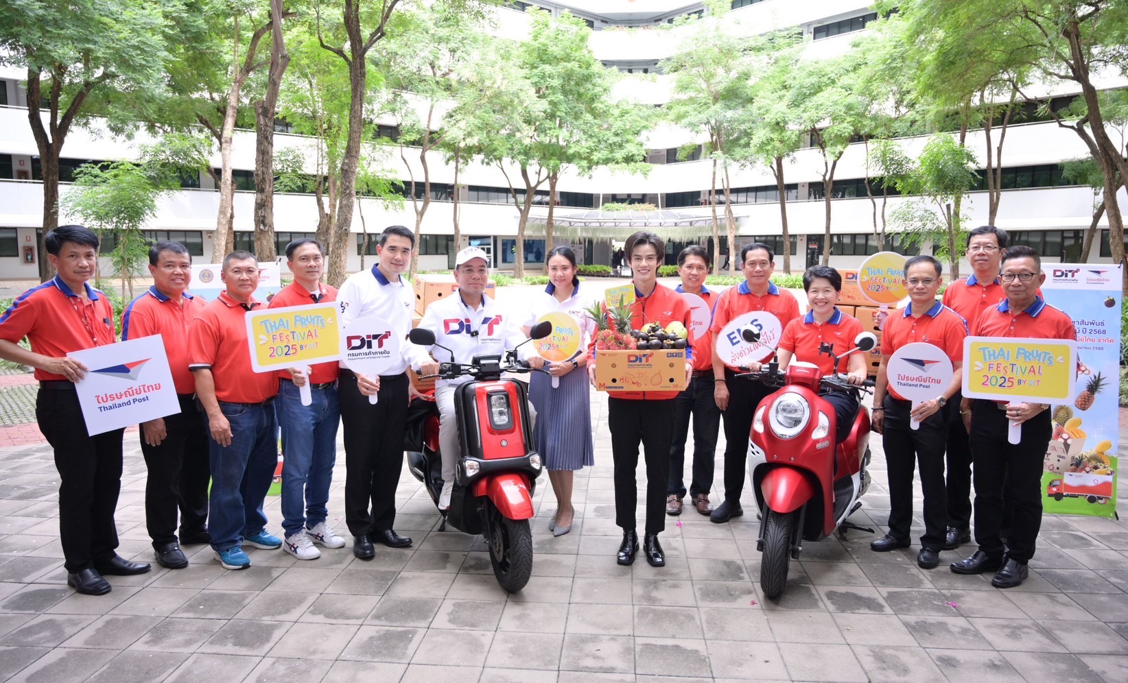 ไปรษณีย์ไทย ผนึกกำลังกรมการค้าภายใน หนุนเกษตรกรไทยกระจายผลไม้คุณภาพ แจกกล่อง-จัดส่ง EMS ส่งด่วนผลไม้ฟรี ถึงมือผู้บริโภคทั่วประเทศ 