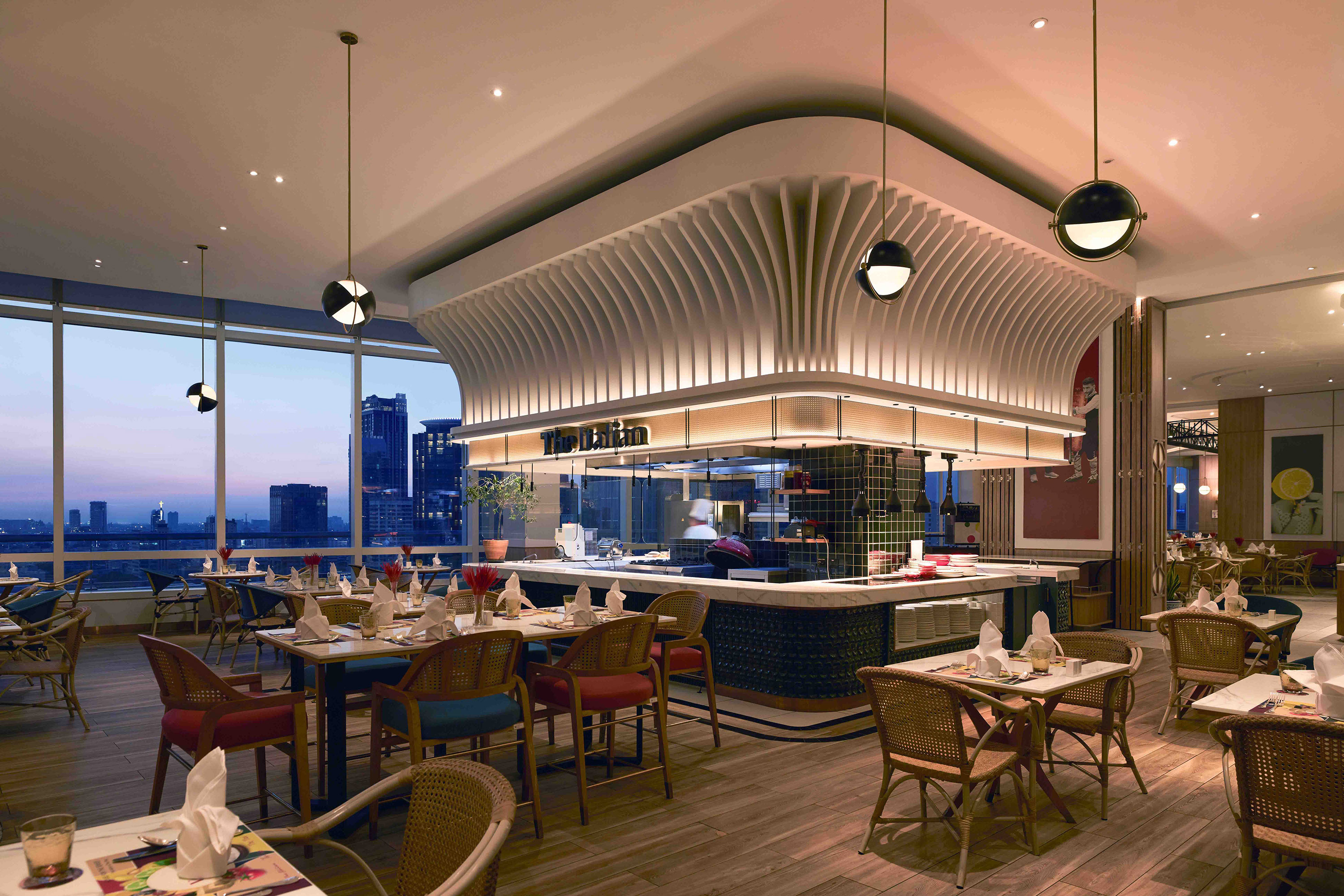 สัมผัสค่ำคืนแห่งรสนิยม กับวากิวชั้นเลิศ Sip & Sizzle: Wagyu Edition ณ ห้องอาหารเวนติซี โรงแรมเซ็นทาราแกรนด์ฯ เซ็นทรัลเวิลด์ สำนักพิมพ์แม่บ้าน