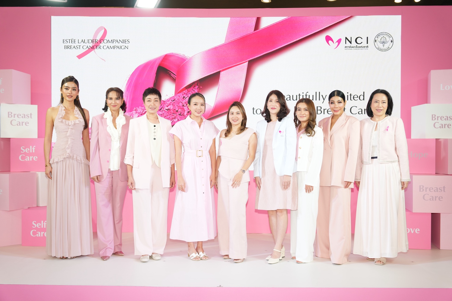 เอสเต ลอเดอร์ ประเทศไทย สานต่อภารกิจขจัดภัยมะเร็งเต้านม  ผ่านแคมเปญ ‘รวมพลังช่วยกันหยุดยั้งมะเร็งเต้านม – Beautifully United to Help End Breast Cancer’ ชวนเซเลบริตี้และผู้รอดชีพจากมะเร็งเต้านม ร่วมถ่ายทอดแรงบันดาลใจสู่ผู้หญิงไทยในทุกมิติ