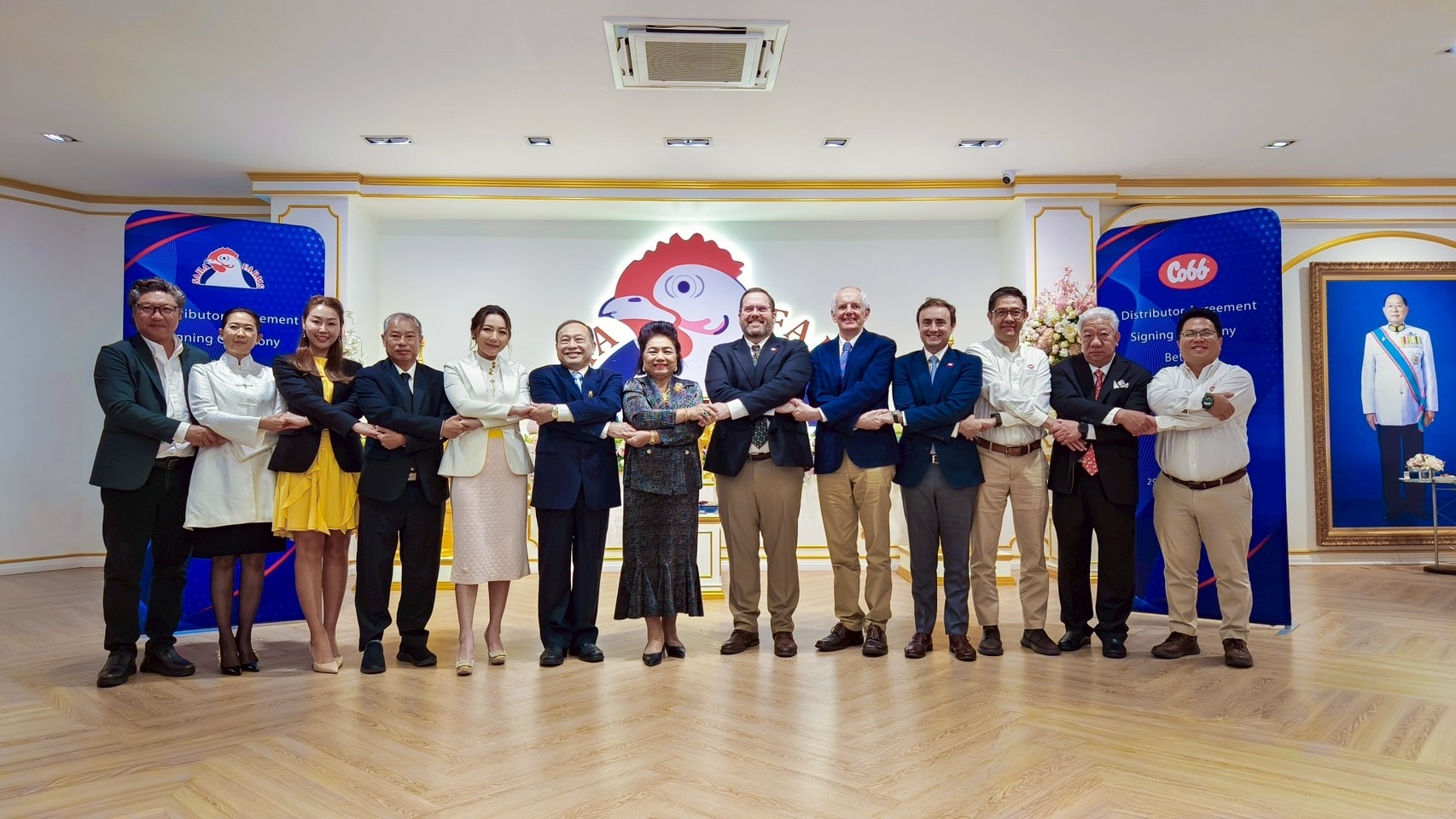  “สหฟาร์ม – คอบบ์” ลงนามดีลยุทธศาสตร์ เสริมแกร่งส่งออกไก่ไทย  ฝ่าความท้าทายการค้าโลก สำนักพิมพ์แม่บ้าน