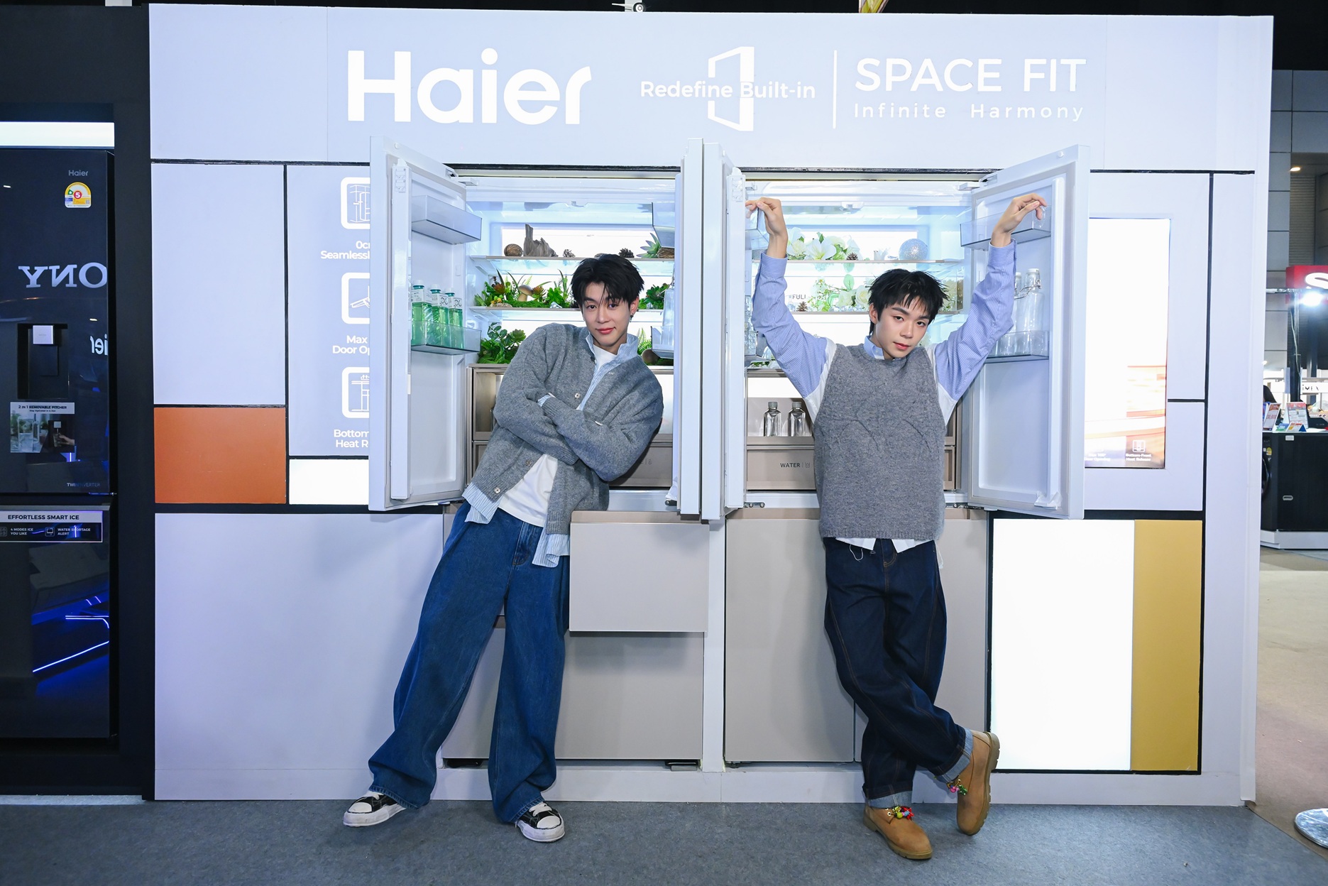 เปิดใจไม่มีกั๊ก! “นิว–พีเจ” จัดเต็มความสนุกสะเทือนฮอลล์ แฟนคลับแห่แน่นบูธ Haier ในงาน HomePro Electric Expo 2025