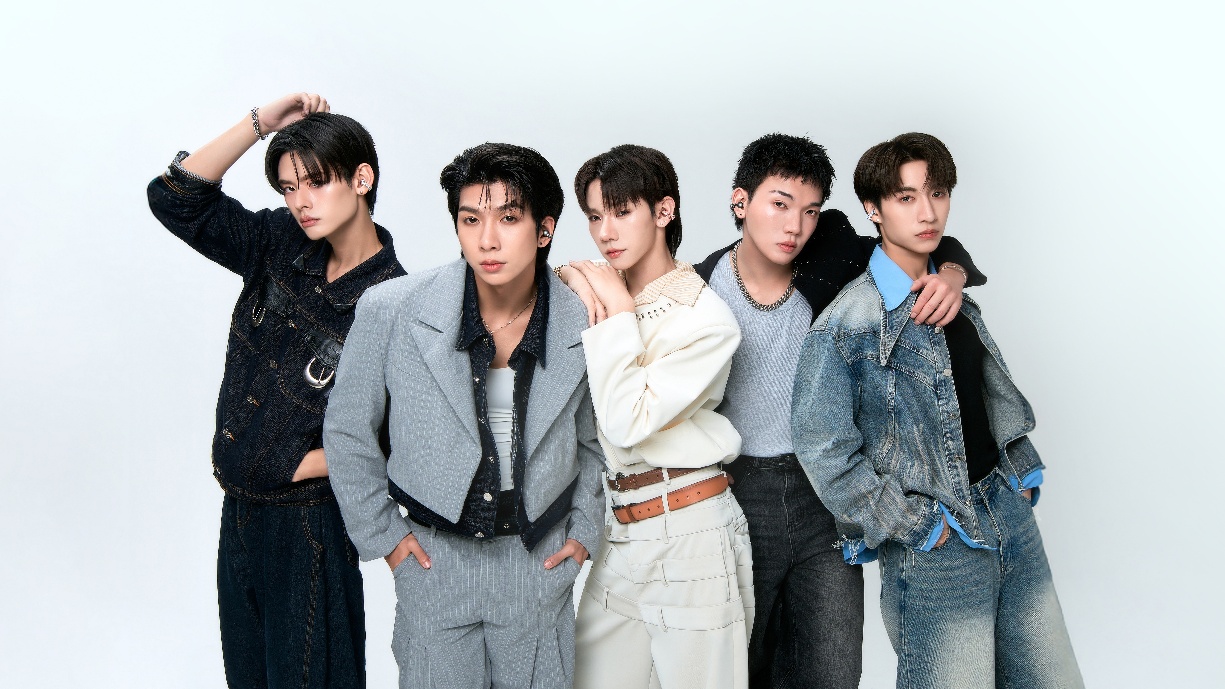 หัวเว่ย เปิดตัวคอลเลกชันพิเศษ HUAWEI FreeClip 2 X RAVIPA ผสานดีไซน์แห่งความโชคดี นวัตกรรมเสียงรวมเป็นหนึ่ง เติมเต็มสไตล์อย่างมีเอกลักษณ์ เปิดจองแล้ววันนี้! สำนักพิมพ์แม่บ้าน