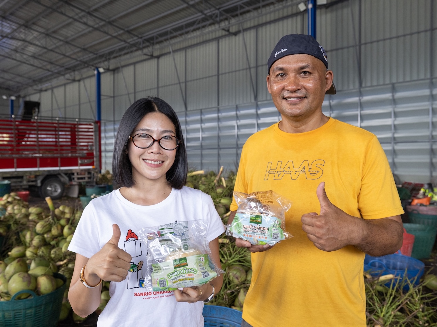 จากสวนมะพร้าวดำเนินสะดวก สู่เชลฟ์เซเว่นฯ วันละกว่า 2,000 ลูก รู้จัก “โคโค่ เฟรส” SME มะพร้าวพร้อมทานดาวรุ่ง แพ็กเกจเปิดง่าย จากเกษตรกร สำนักพิมพ์แม่บ้าน
