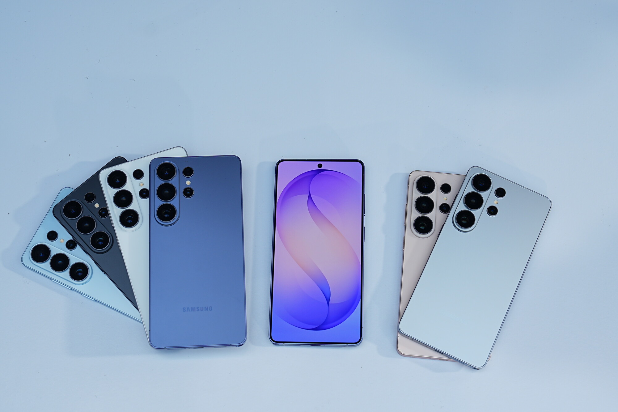 ซัมซุง เปิดไฮไลต์ Galaxy S26 Ultra ครั้งแรกของโลกกับมือถือจอกันเผือก  พร้อม Galaxy AI ที่เข้าใจผู้ใช้มากที่สุด และอัปเกรดกล้องใหม่ สว่างคมชัดแม้แสงน้อย สำนักพิมพ์แม่บ้าน