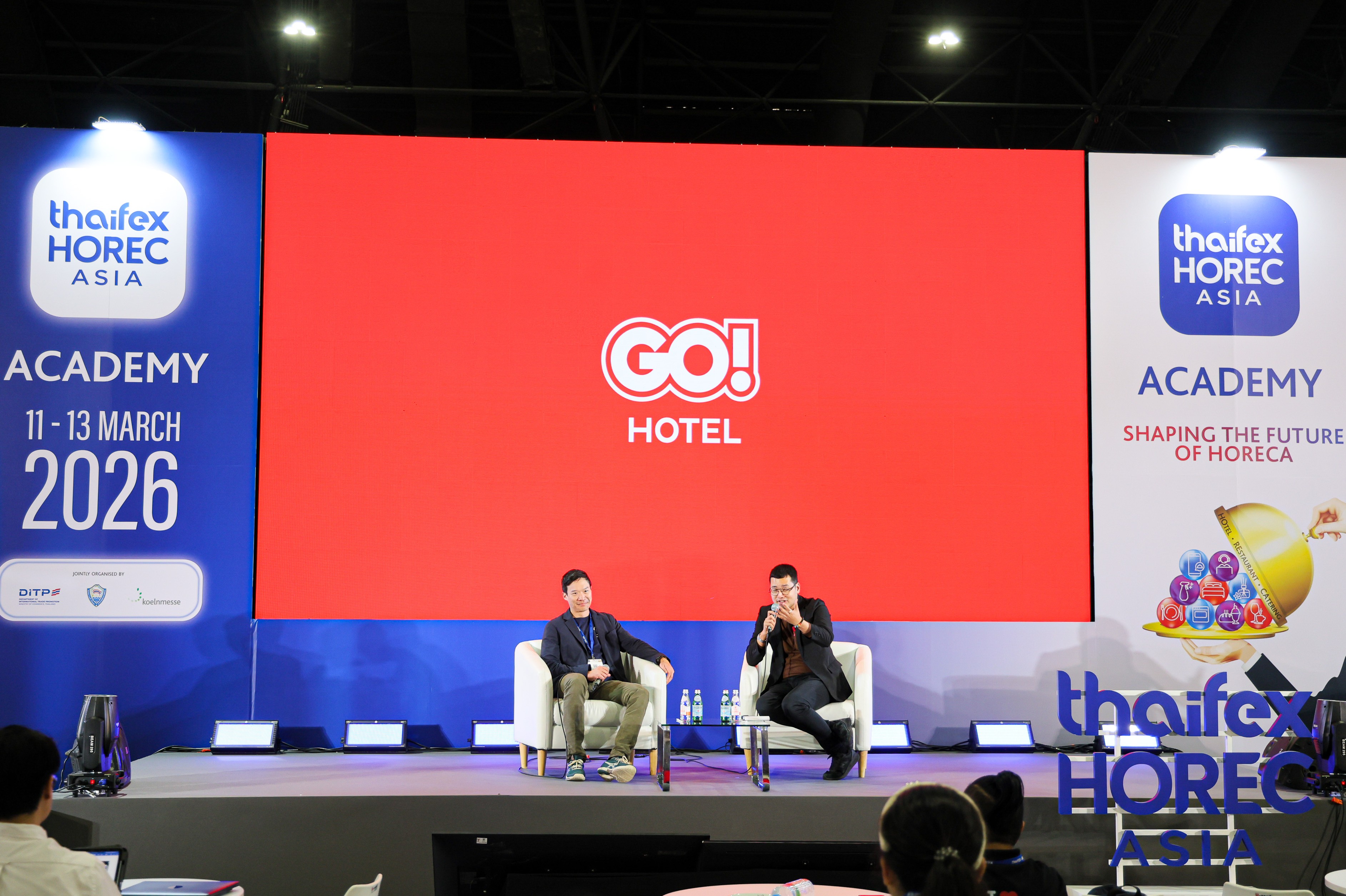 ภูมิ จิราธิวัฒน์ ผู้บริหารสุดฮอตแห่ง GO Hotel  เคลียร์คิวขึ้นเวทีโชว์วิสัยทัศน์ ในงาน THAIFEX HOREC Asia 2026 สำนักพิมพ์แม่บ้าน