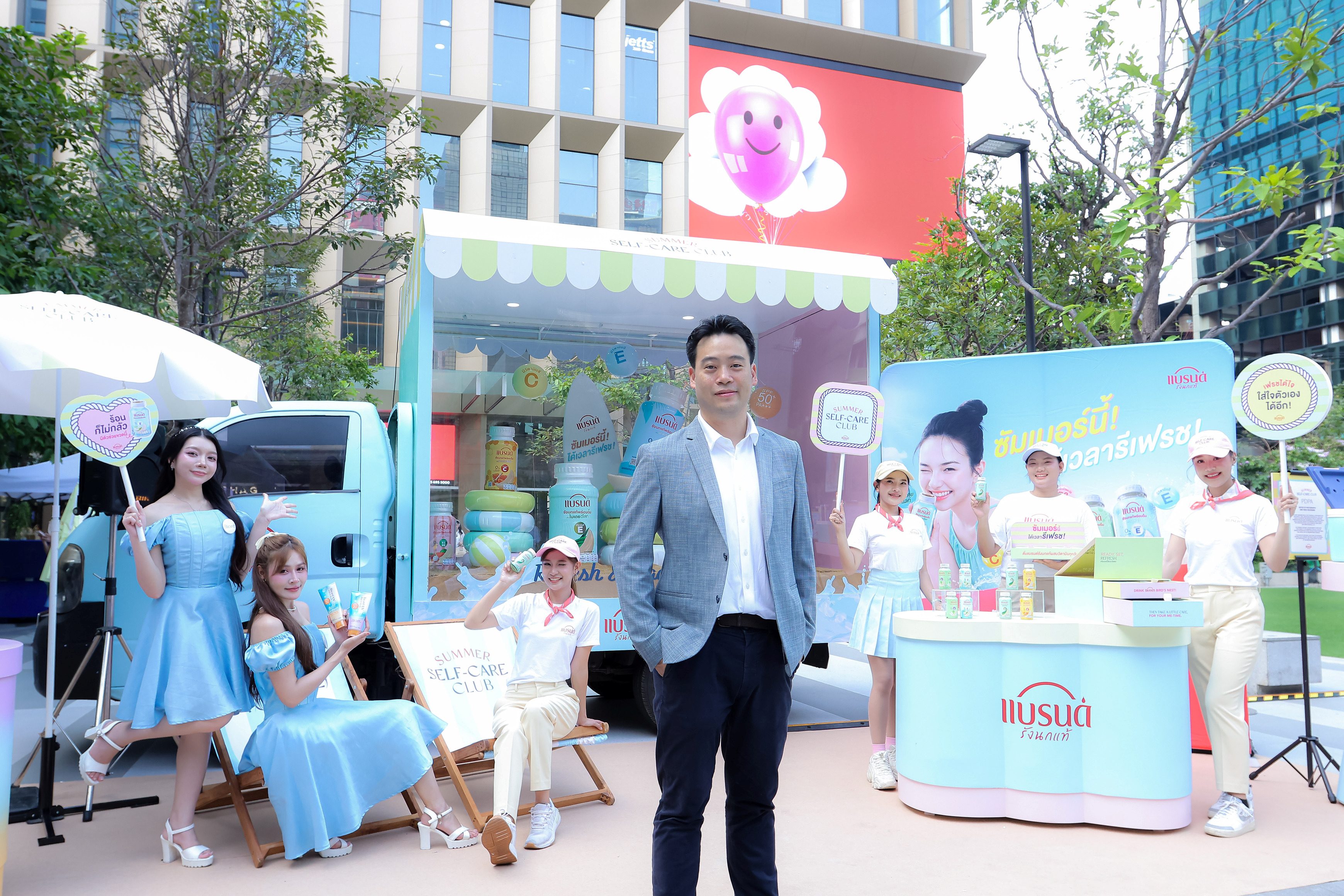 “แบรนด์รังนกแท้พร้อมดื่มผสมวิตามิน x Biore” เปิดเกมรุกตลาดซัมเมอร์ ส่งแคมเปญ “FRESH SUMMER” เปิดประสบการณ์ดูแลตัวเองแบบ 360 องศา รีเฟรชความสดชื่นและปกป้องผิวทั้งภายในและภายนอก สำนักพิมพ์แม่บ้าน