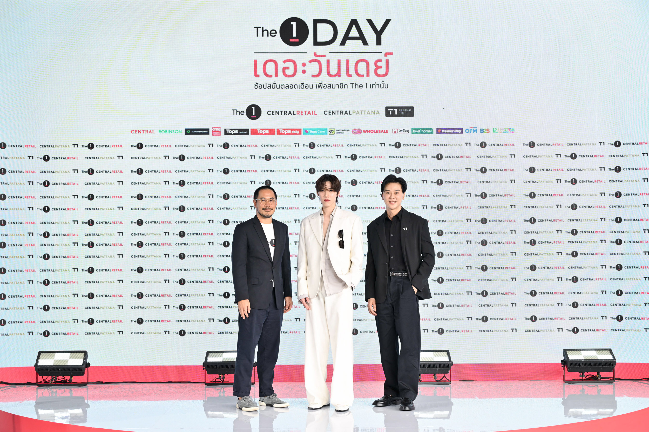 "พีพี กฤษฎ์" ยืนหนึ่งสายช้อป! ขึ้นแท่นพรีเซนเตอร์แคมเปญ “The 1 Day 2026” ปรากฏการณ์สุดคุ้มแห่งปี ช้อปไม่หยุดตลอดทั้งเดือน เพื่อสมาชิก The 1 ทุกคน สำนักพิมพ์แม่บ้าน
