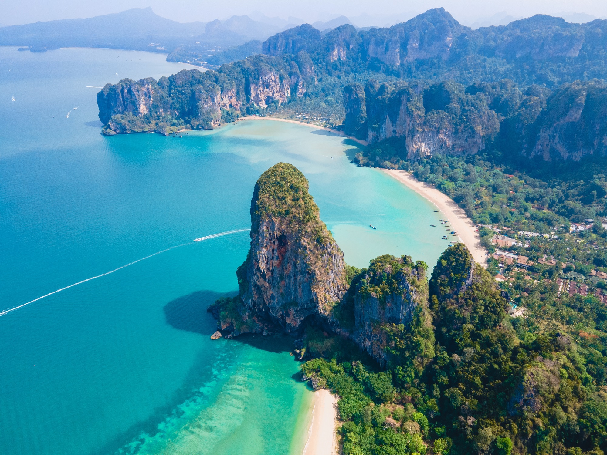 ออกสำรวจโลก จูราสสิค เวิลด์ ผ่านเส้นทางเดินเรือสายใหม่ จาก อนันตรา เกาะยาวใหญ่ สำนักพิมพ์แม่บ้าน