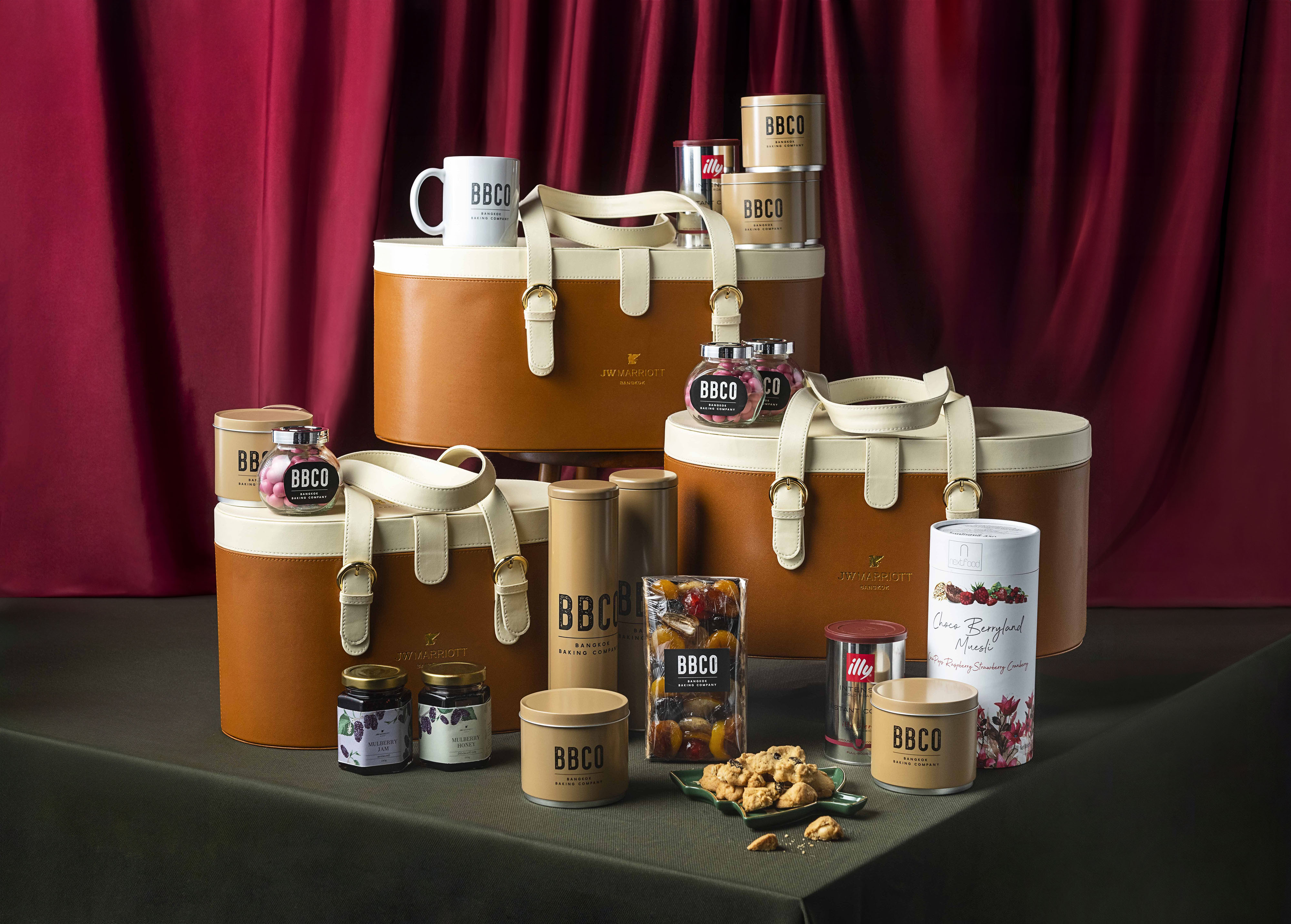 เฉลิมฉลองเทศกาลแห่งความสุขที่โรงแรมเจดับบลิว แมริออท กรุงเทพฯ ด้วยมื้ออาหารสุดพิเศษ ขนมหวานช่วงเทศกาล และกระเช้าของขวัญต้อนรับปีใหม่