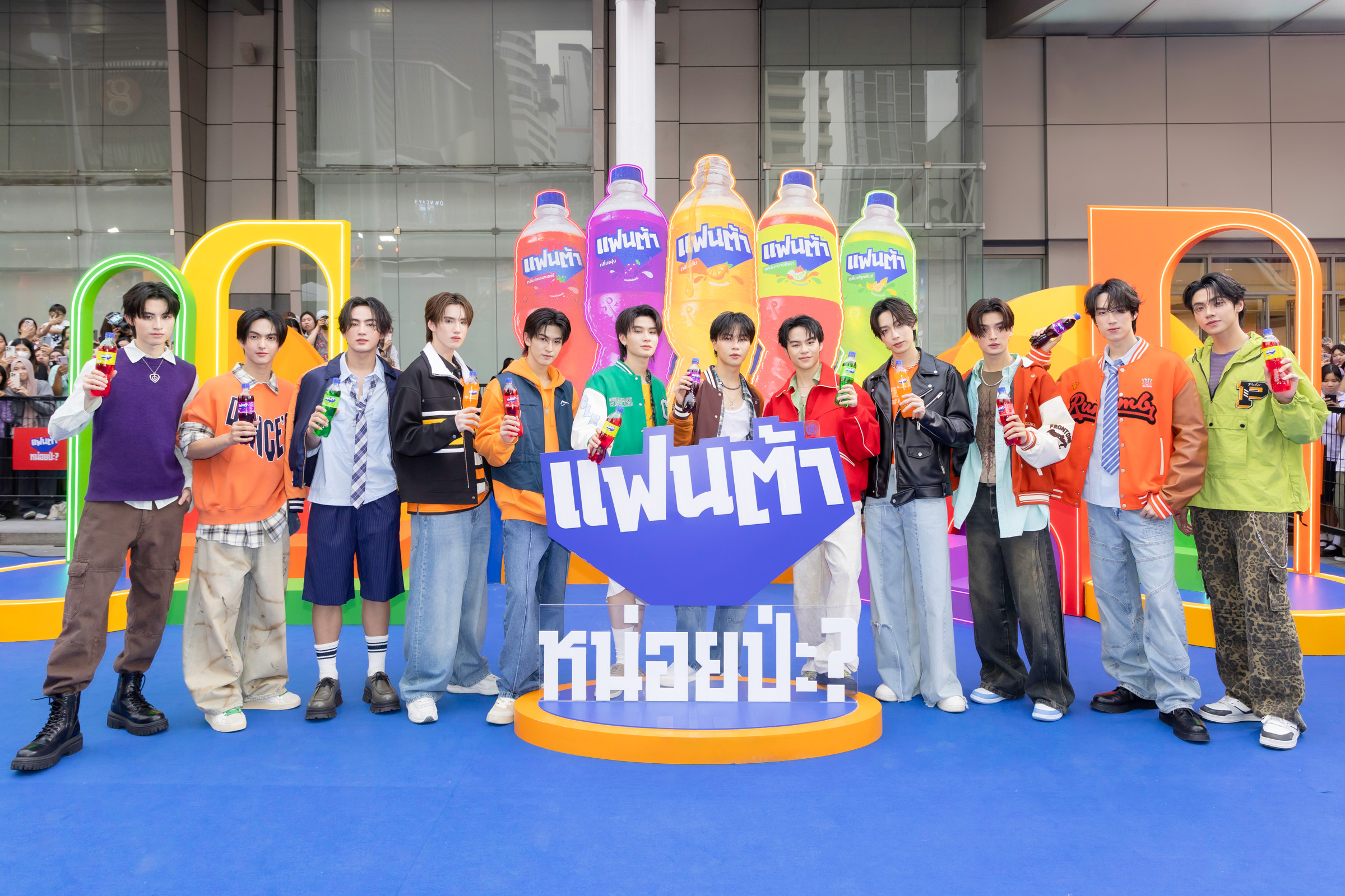 “BUS because of you i shine” นำทีมซ่าไม่ซ้ำ อร่อยยั้งไม่อยู่! ในแคมเปญ "แฟนต้า” หน่อยป่ะ? ชวน Gen Z พักเติมความซ่า แล้วสนุกกับอะไรที่ใจอยากทำ