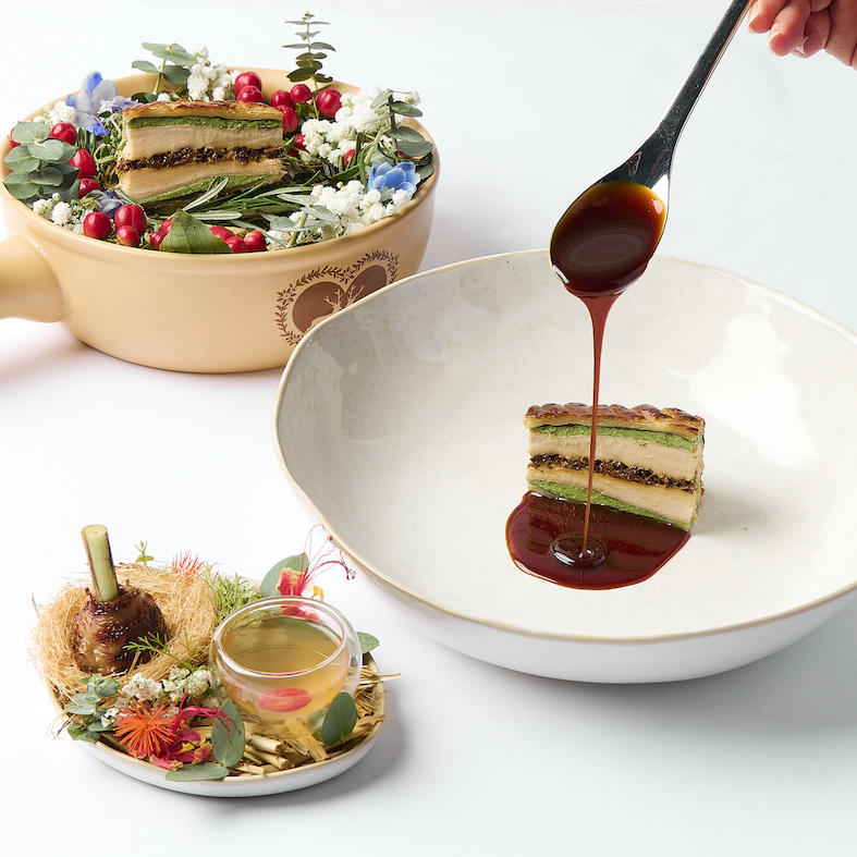 PATT BANGKOK เปิดสัมผัสรสชาติแห่งความประณีต ประสบการณ์ Fine Dining ระดับมาสเตอร์พีซ  ในรูปแบบ Contemporary French ที่สะท้อนความเป็นไทย-จีนอย่างมีเอกลักษณ์  กับบรรยากาศที่หลอมรวมเรื่องราวแห่งมรดกการพิมพ์กับการเดินทางแห่งรสชาติเข้าไว้ด้วยกัน