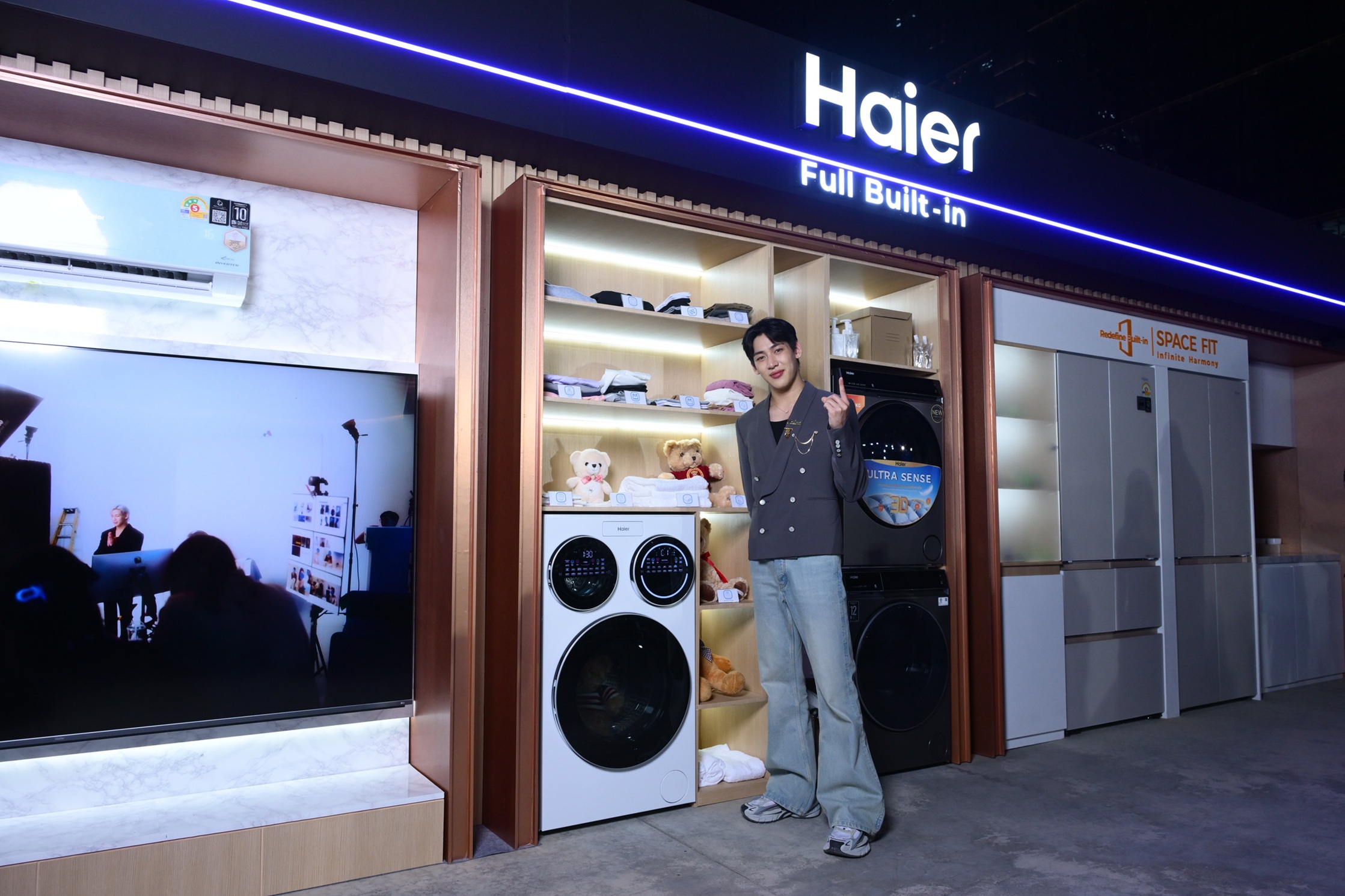 ฟินส่งท้ายปี! “แบมแบม” ใกล้ชิดแฟน ๆ แจกโมเมนต์ร้อง–เล่นแบบจัดเต็ม เรียกเสียงกรี๊ดสนั่นลั่นงาน Haier Fans Festival, PLAY WITH THE NUMBER ONES สำนักพิมพ์แม่บ้าน