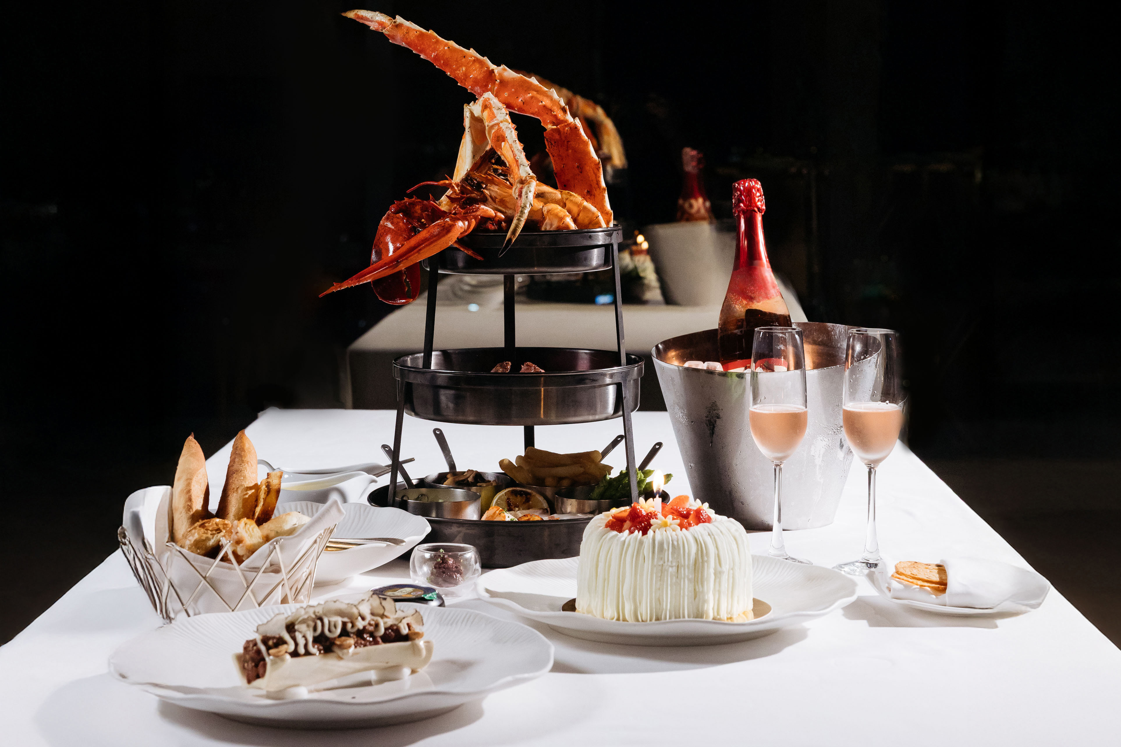 ร่วมสร้างโมเมนต์ในวันสำคัญด้วยเซ็ตวันเกิดสุดพรีเมียม ณ โรงแรมเซ็นทาราแกรนด์ฯ เซ็นทรัลเวิลด์ สำนักพิมพ์แม่บ้าน