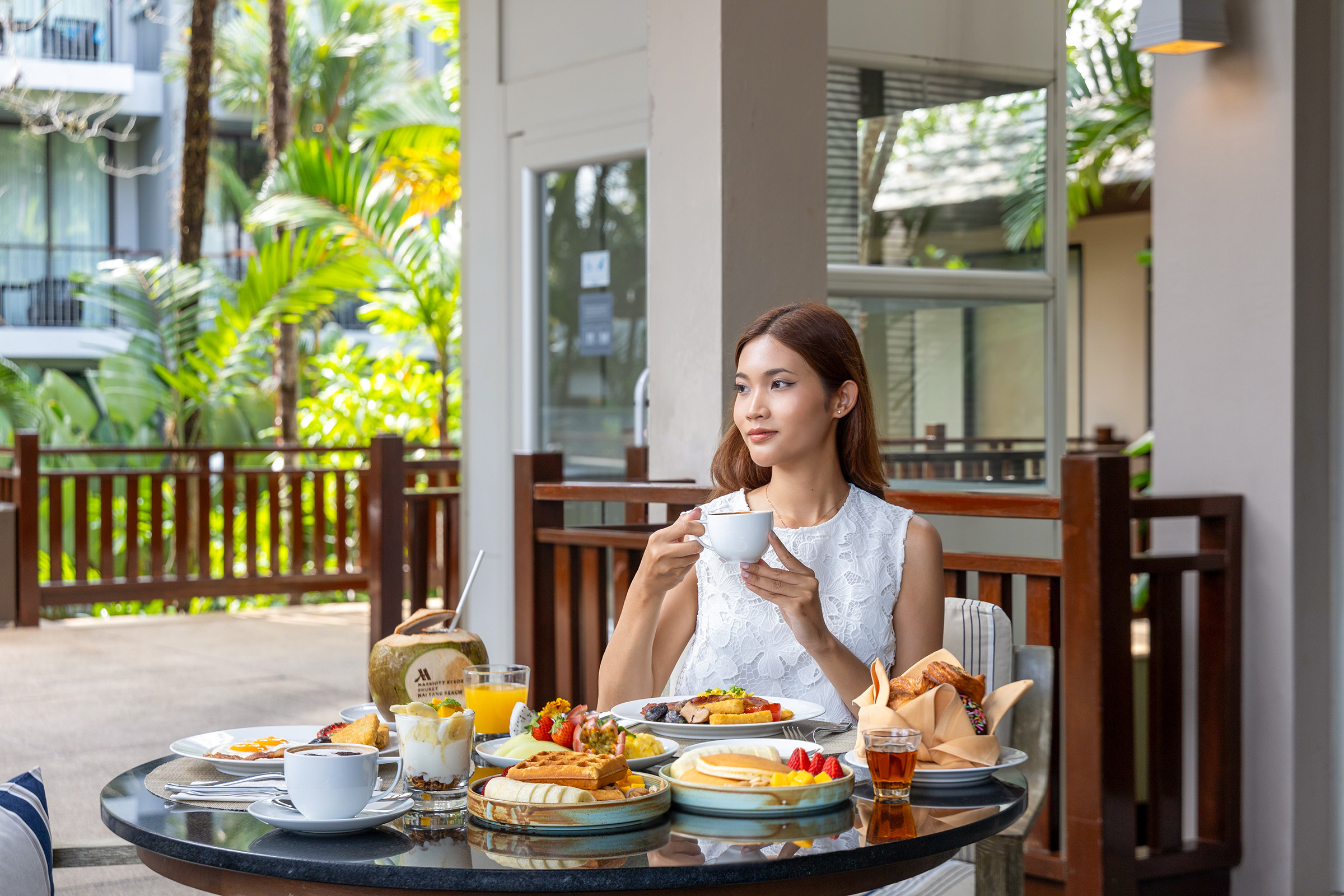 พบกับหลากหลายโปรโมชันอาหารและเครื่องดื่มเดือนกันยายน ที่ ภูเก็ต แมริออท รีสอร์ท แอนด์ สปา, ในยาง บีช