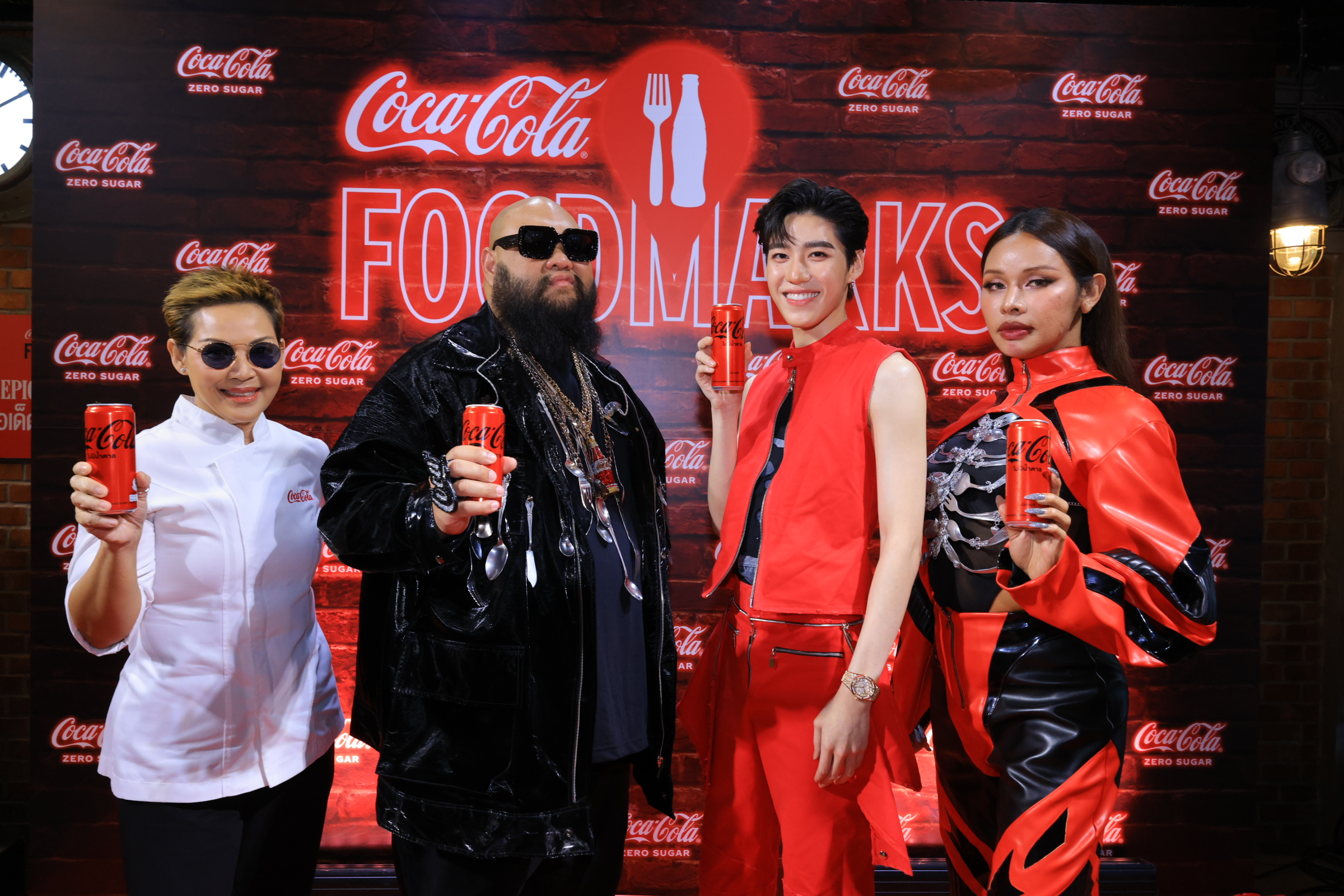 ปักหมุดความฟิน! “พีพี-กฤษฏ์” ร่วมพบปะผู้โชคดีในแคมเปญ “COKE Foodmarks”  ก่อนตะลุยร้านอร่อยคู่ “โค้ก” ย่านบรรทัดทองกับ “F. Hero” “เชฟป้อม” และ “Badmixy”