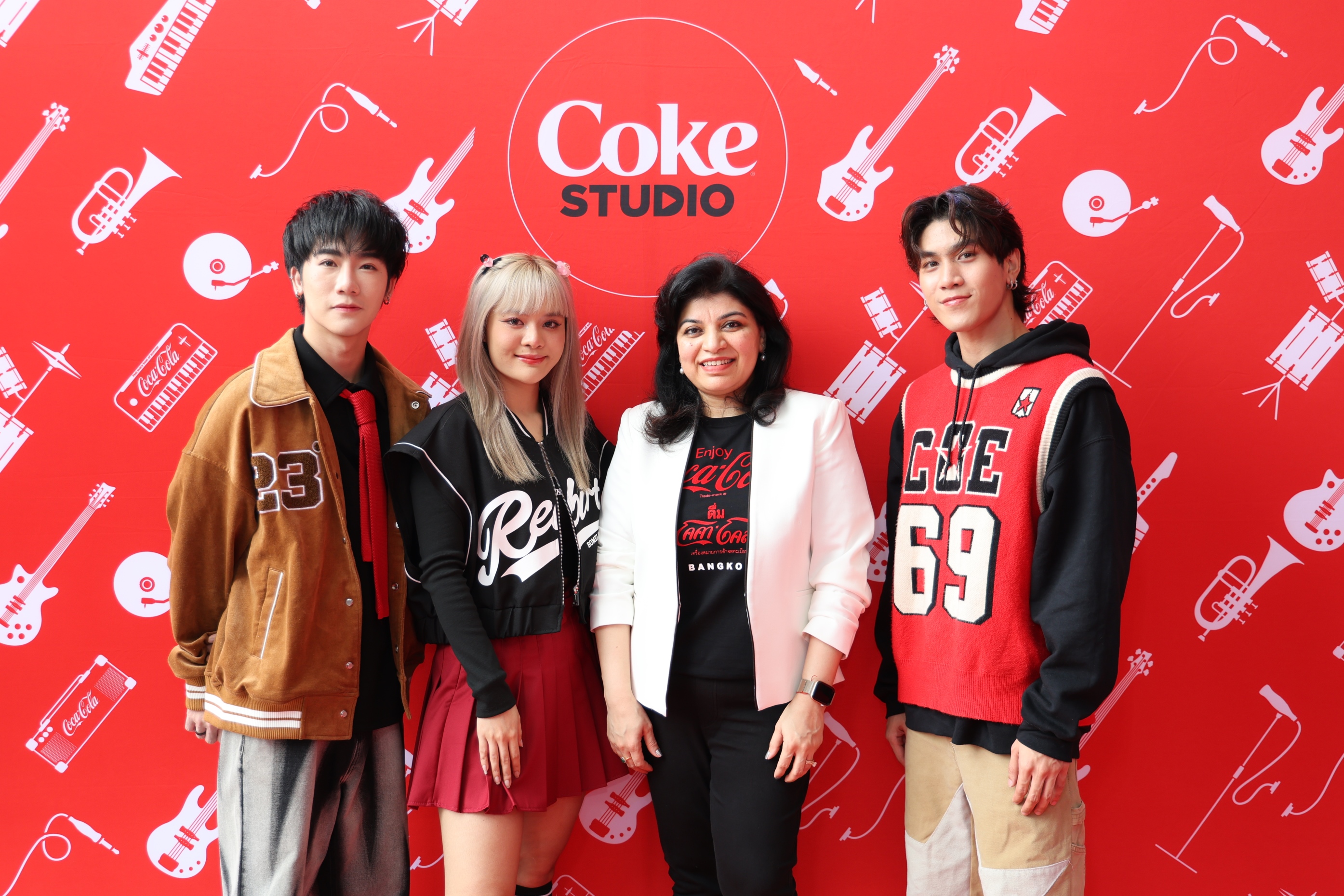 “โคคา–โคล่า” เปิดตัว COKE Studio ครั้งแรกในไทย นำทัพ “COKE Studio Campus Tour 2023” ขนขบวนศิลปินระเบิดความสนุก ออนทัวร์ครบ 4 ภาค เสิร์ฟความสนุกซ่าแบบจัดเต็มถึงรั้วมหาวิทยาลัย 