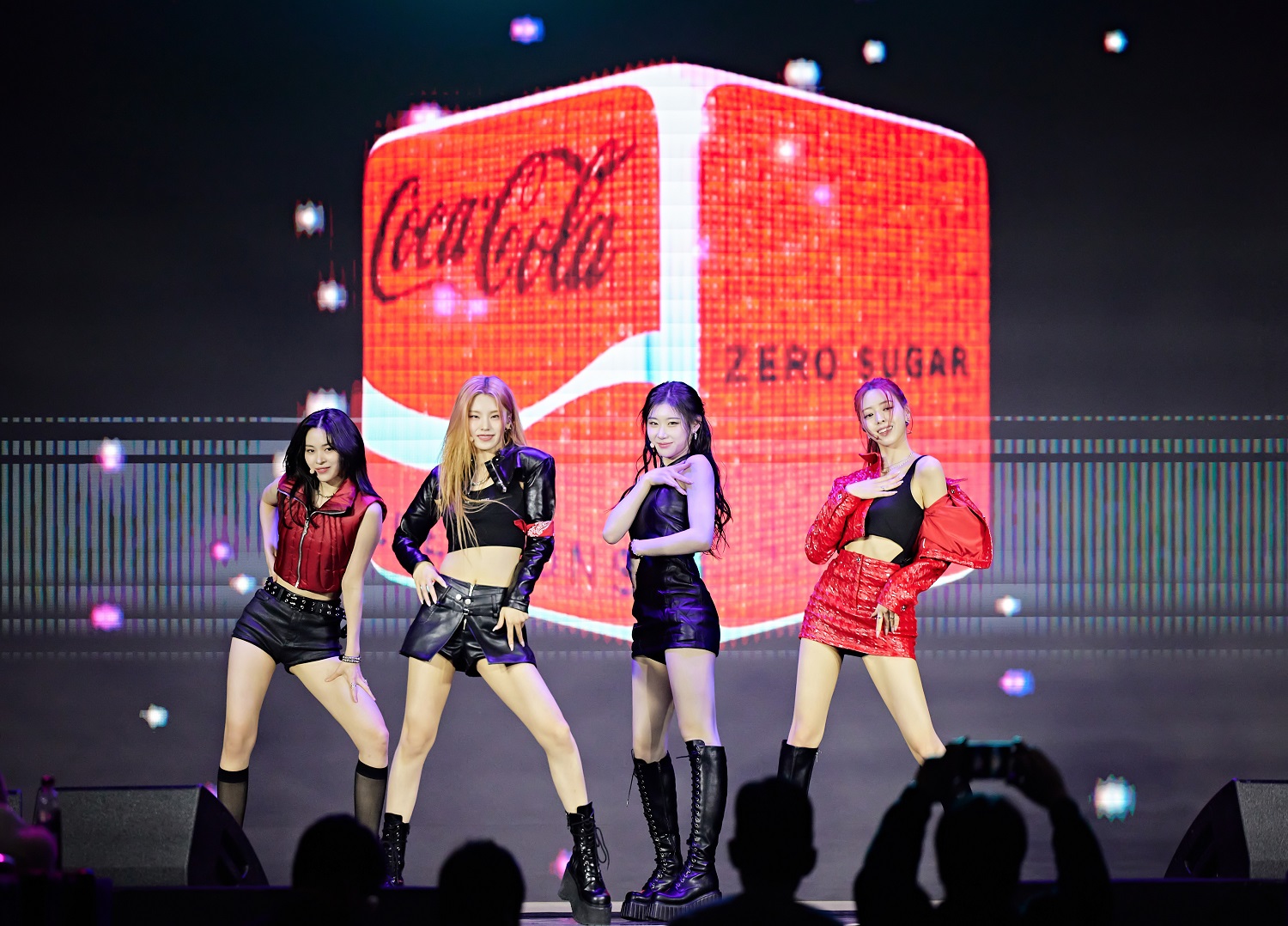 “โคคา-โคล่า” จับมือเหล่าซุป’ตาร์เคป็อป J.Y. Park, Stray Kids, ITZY และ NMIXX  เปิดตัว “Coca-Cola® Creations K-Wave” รสชาติใหม่ เอาใจแฟน K-POP ทั่วโลก