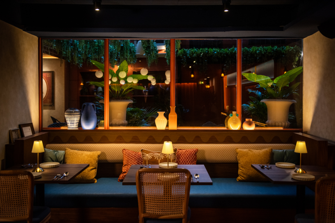 บางค่ำคืนมีไว้เพื่อจดจำ ขณะที่บางค่ำคืนมีไว้เพื่อกล่าวถึง สำนักพิมพ์แม่บ้าน