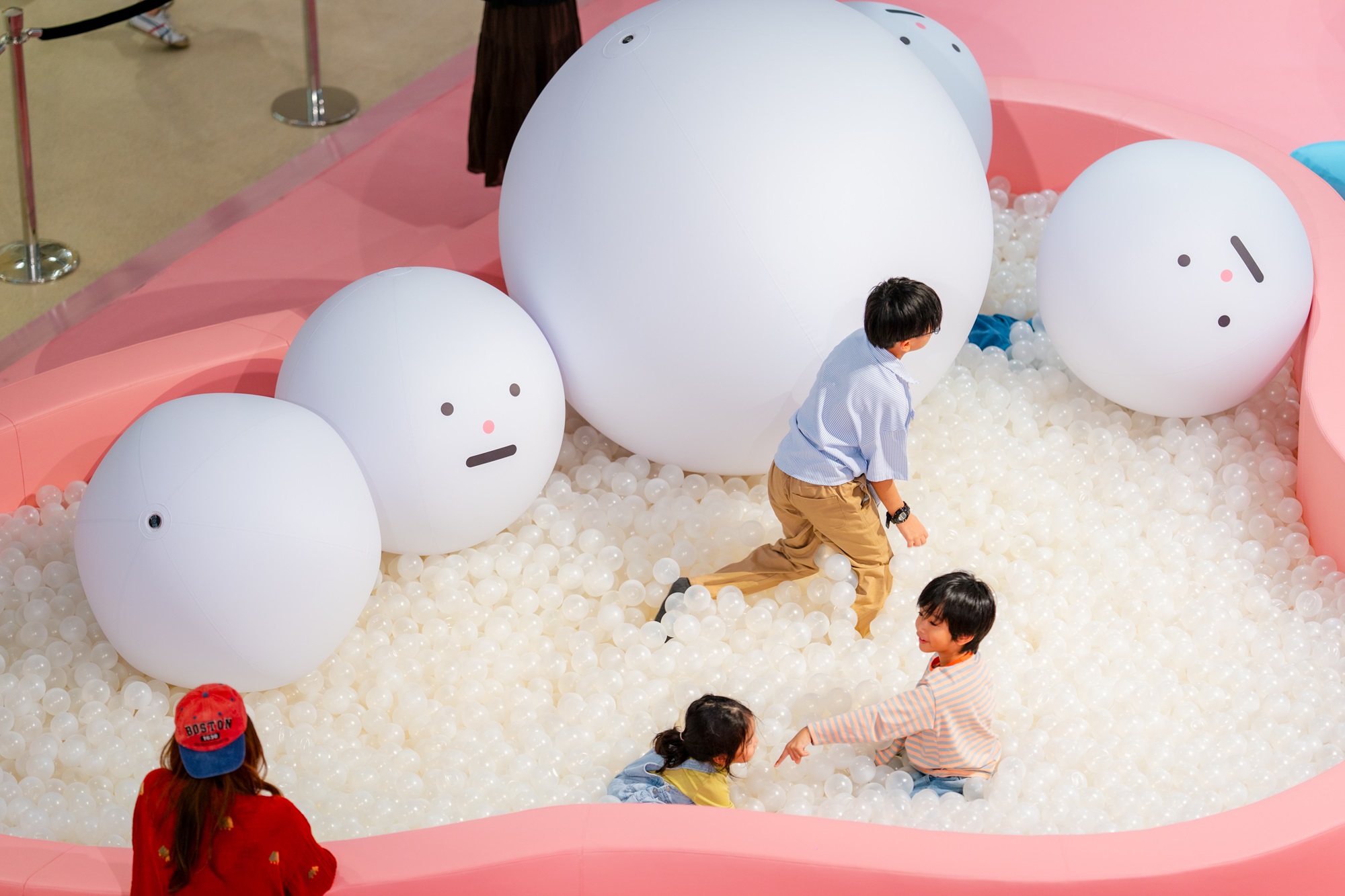  เซ็นทรัล เอ็มบาสซี x STICKY MONSTER LAB เปิดเฟสใหม่สุดคูล!  “FUNNY LITTLE MESS: SEASON OF GIVING” พร้อม FUNNY LITTLE PLAYGROUND  และ Pop-Up ลิมิเต็ด ครั้งแรกในเอเชียตะวันออกเฉียงใต้ เริ่ม 4 ธ.ค. นี้ 