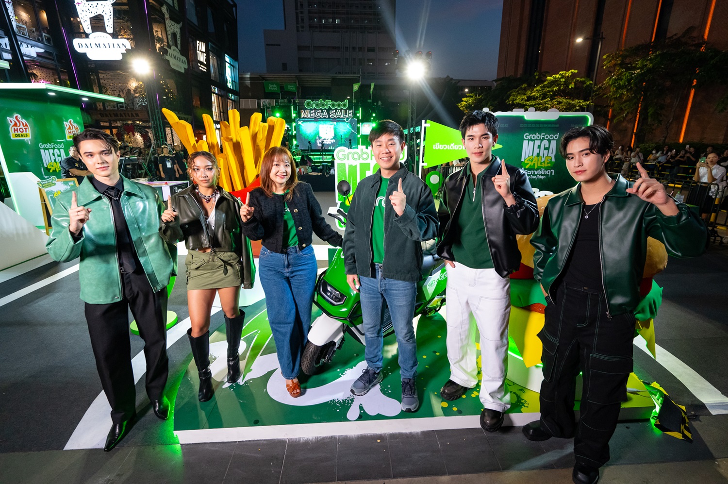 เจมีไนน์-โฟร์ท-มิลลิ-ไมกี้ ยกแก๊งประกาศศักดาบุกสยามสแควร์! ในงาน “GrabFood Mega Sale ลดใหญ่ ใส่สุด” ส่งท้ายปี