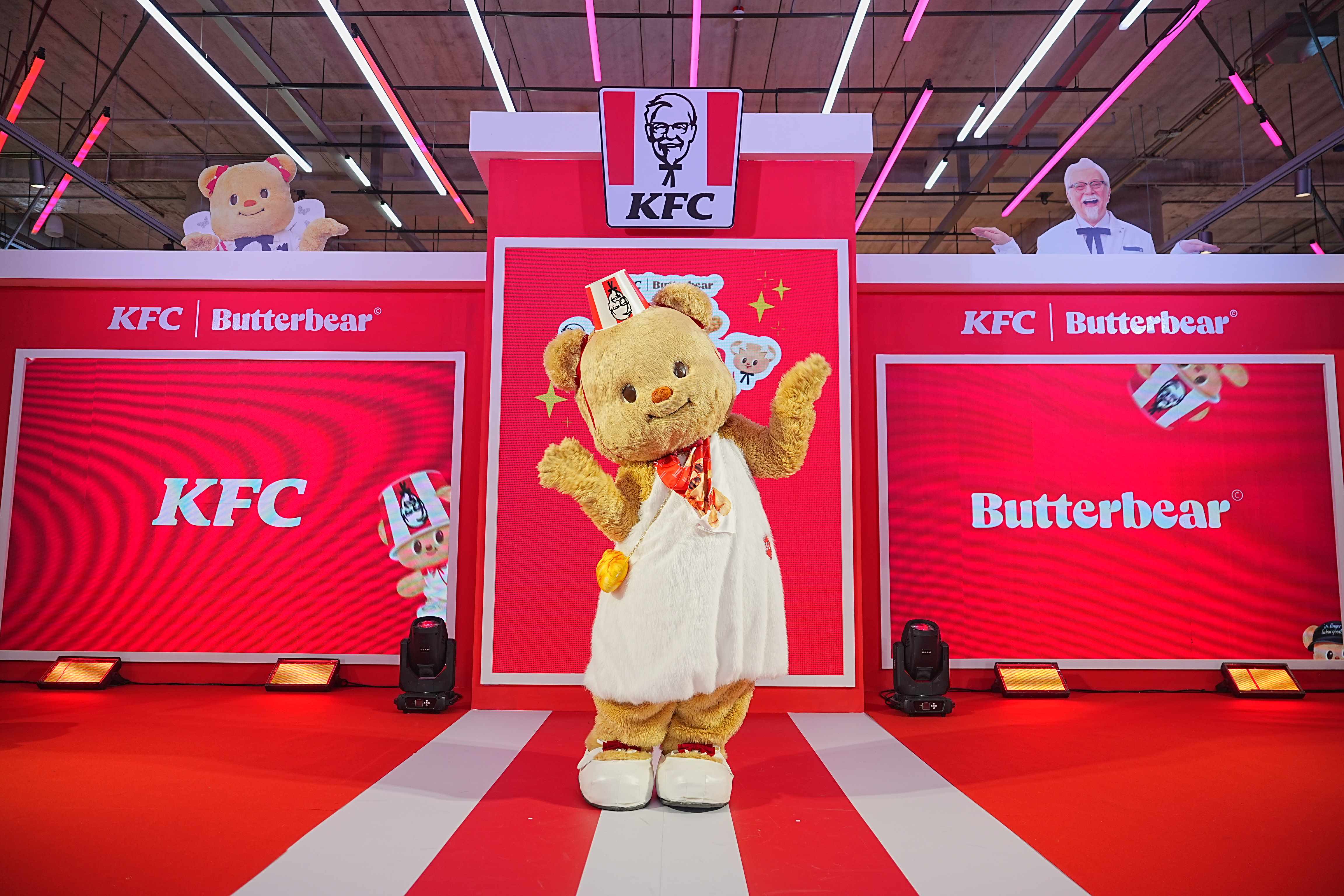 KFC ประเทศไทย เสิร์ฟความน่ารักให้มัมหมี-พ่อหมีเต็มอิ่ม! “KFC I Butterbear” มอบความสุขเติมโมเมนต์สุดเอ็กซ์คลูซีฟกับงาน “Meet & Eat กินไก่ทอดกอดน้องเนย” พร้อมจัดเต็มทั้งของที่ระลึกสุดน่ารักและโชว์สุดเซอร์ไพรส์แห่งปี