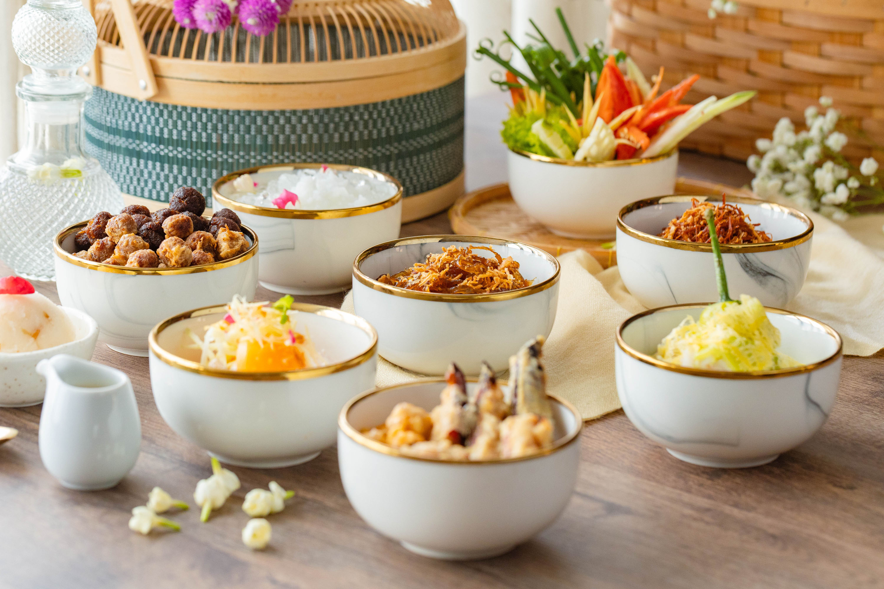 เทศกาลข้าวแช่ มนต์เสน่ห์แห่งฤดูร้อน สำนักพิมพ์แม่บ้าน