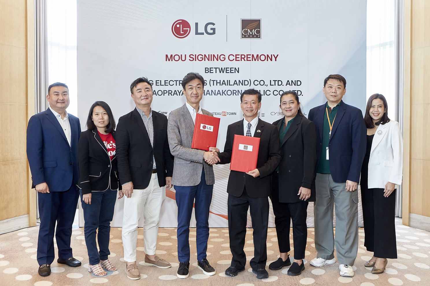 แอลจีจับมือ บมจ. เจ้าพระยามหานคร เปิดร้านสะดวกซัก LG Laundry Crew ในโครงการที่อยู่อาศัยเครือเจ้าพระยามหานคร  ประเดิมร้านแรกที่โครงการ Bangkok Horizon รัชดา-ท่าพระ 