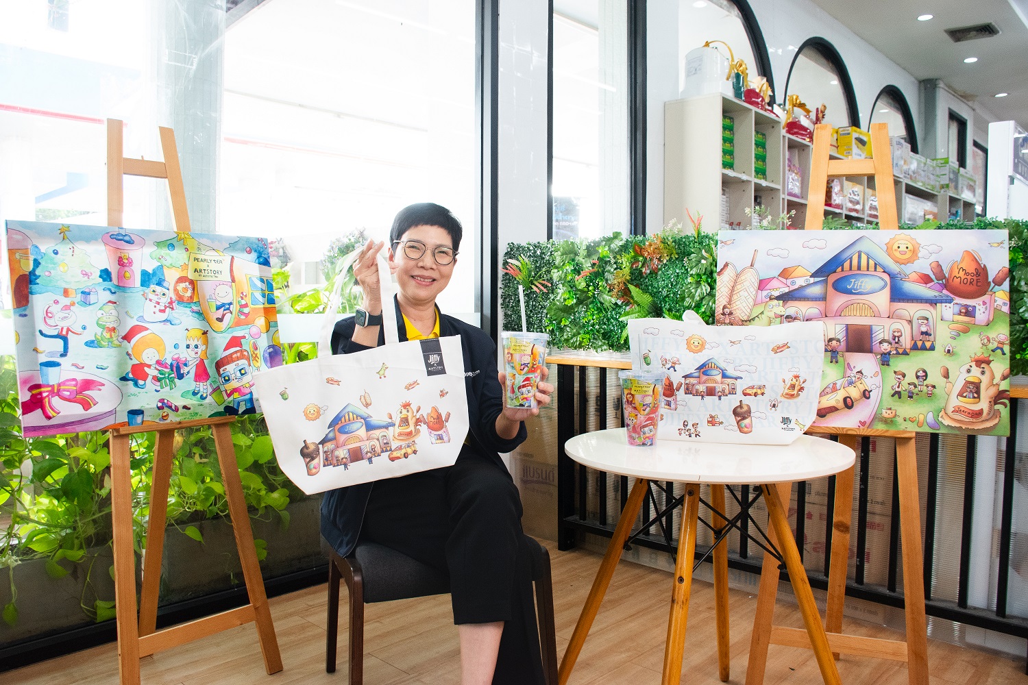 PTTRM ร่วมกับ Artstory By Autistic Thai   จัดแคมเปญพิเศษสนับสนุนบุคคลออทิสติกสร้างสรรงานศิลปะ ที่ร้านจิฟฟี่และร้านชานมไข่มุกเพิร์ลลี่ ที 