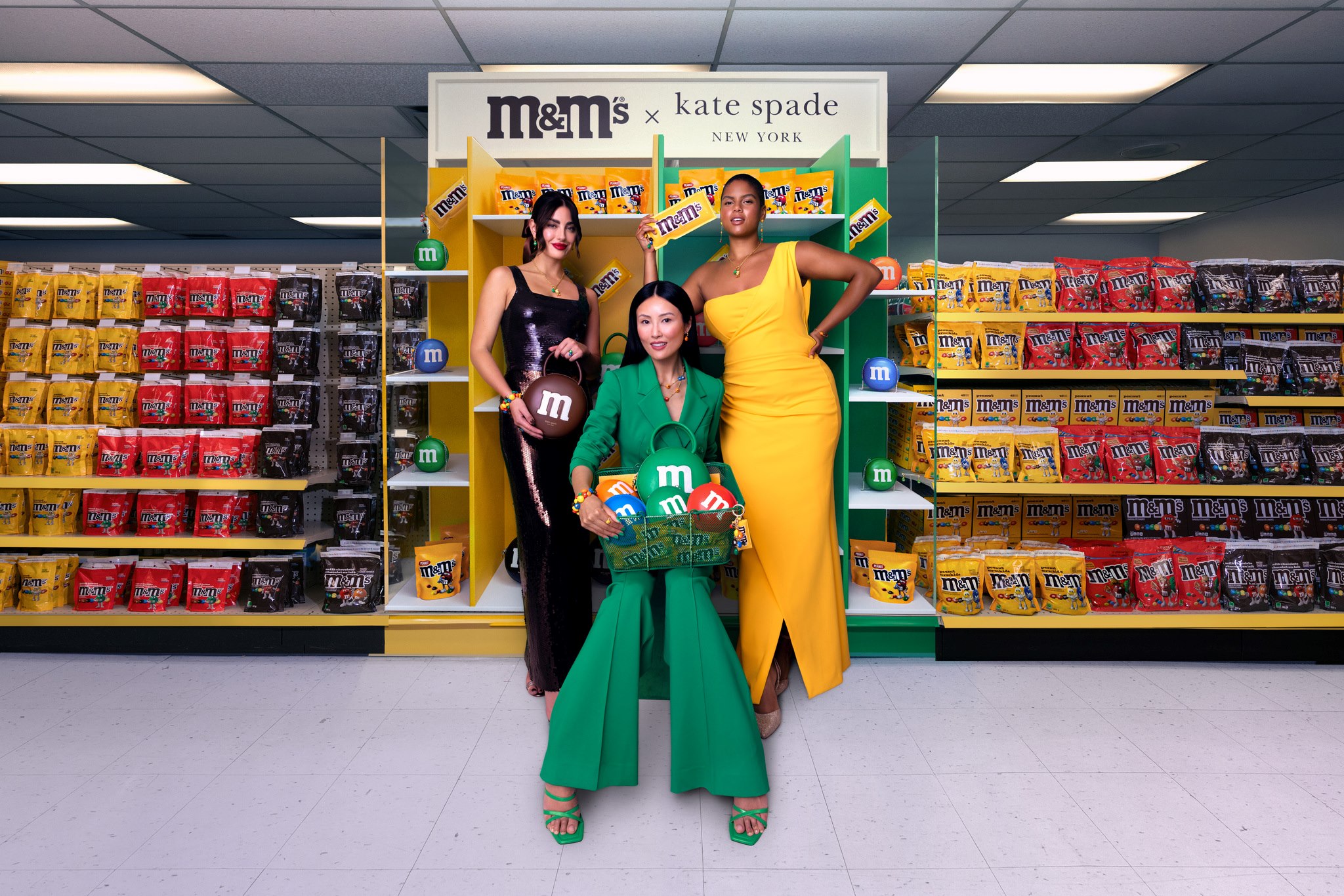 ครั้งแรกของโลก M&M’S® และ kate spade new york เปิดตัวแคปซูลคอลเลกชันจำนวนจำกัด สร้างสรรค์ด้วยแรงบันดาลใจจากช็อกโกแลต M&M’S