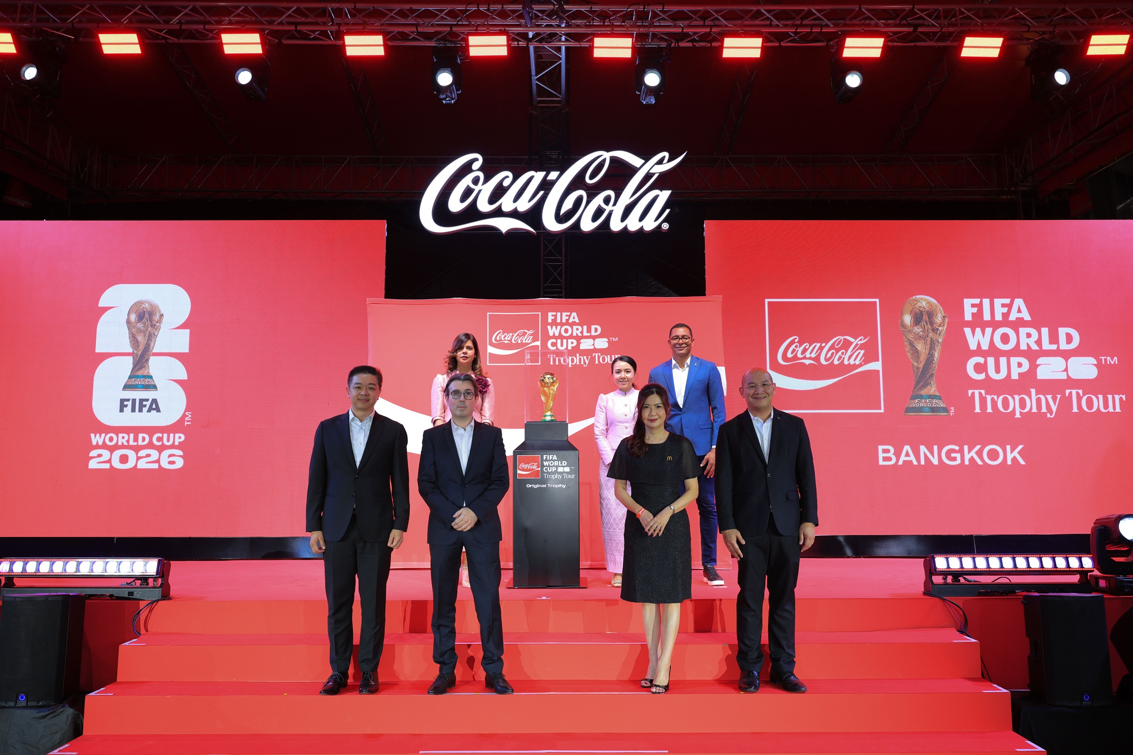 ‘แมคโดนัลด์’ จับมือ ‘โค้ก’ อุ่นเครื่องความมันส์ฟุตบอลโลก!  ยกถ้วย FIFA World Cup™ Original Trophy เยือนไทย ปิดท้ายทัวร์เอเชีย  สำนักพิมพ์แม่บ้าน