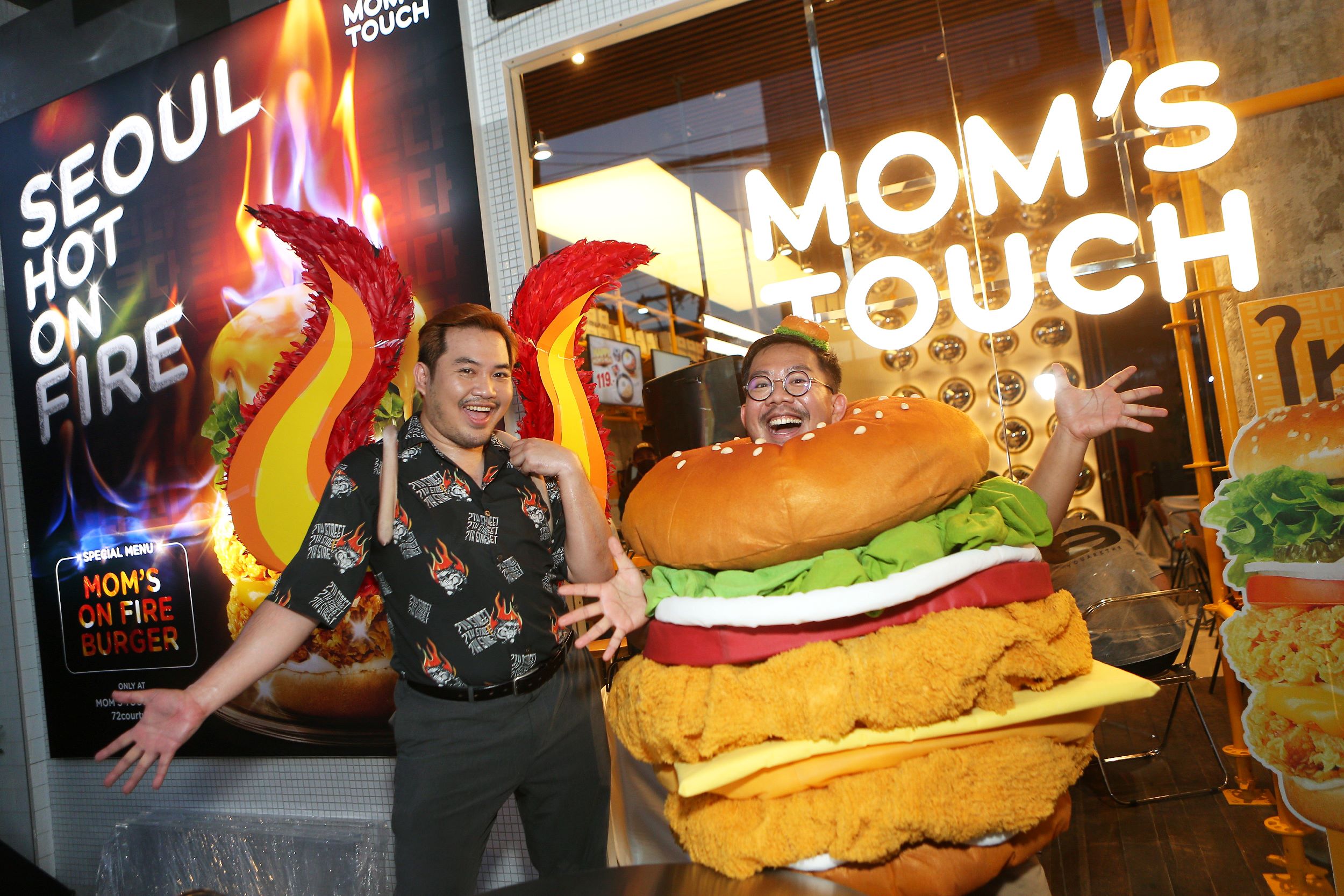 Mom’s Touch เปิด ‘Mom’s Touch Pub’ คอนเซ็ปต์สโตร์สาขาแรกย่านทองหล่อ พร้อมเสิร์ฟเมนูสุดพิเศษ ‘Mom’s On Fire Burger’ เบอร์เกอร์ไฟลุก โดนใจสายปาร์ตี้-คอนเทนต์