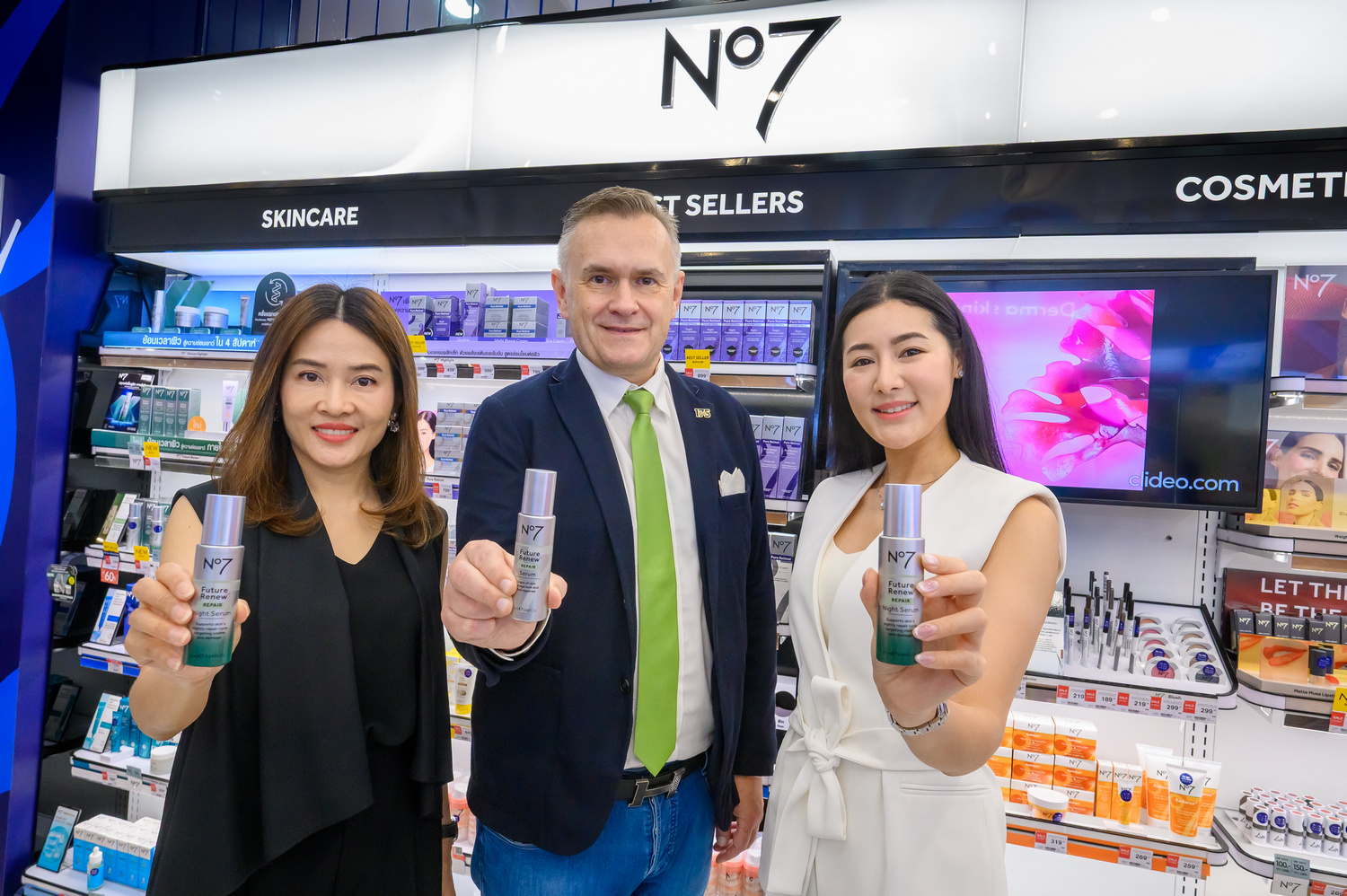 เพิ่มพลังฟื้นฟูผิวถึงขีดสุด ยามค่ำคืน  ใหม่ “No7 ฟิวเจอร์ รีนิว รีแพร์ ไนท์ เซรั่ม”