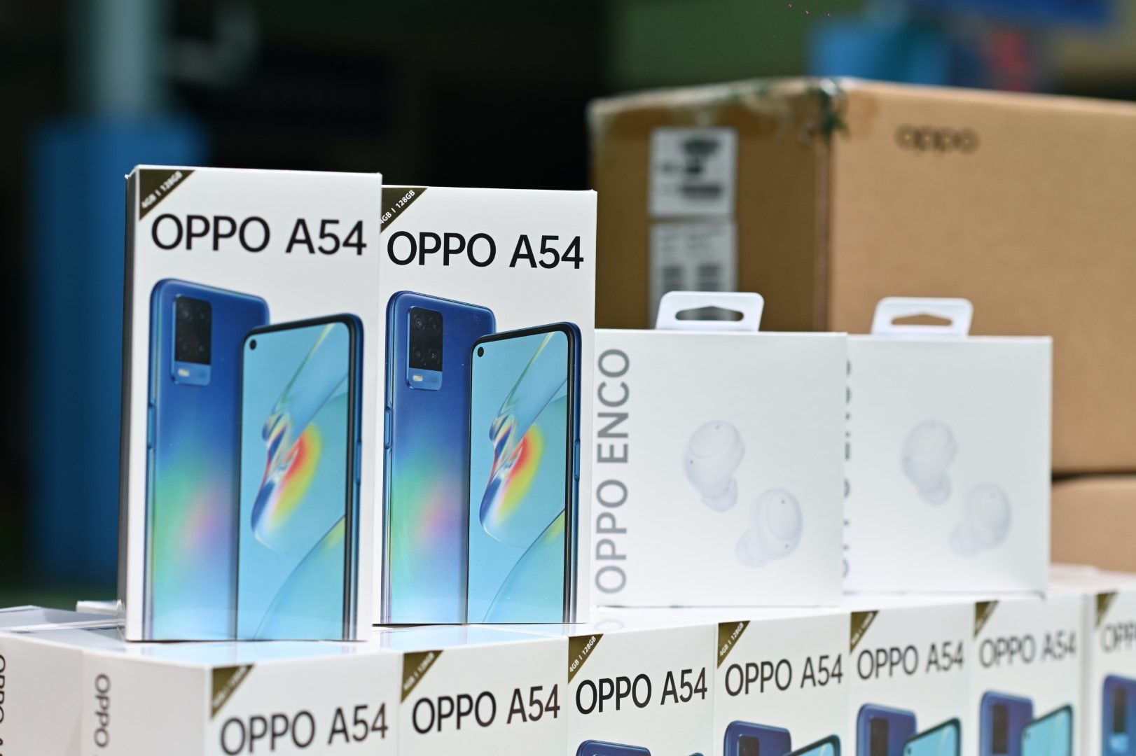 OPPO ส่งมอบสมาร์ทโฟนพร้อมอุปกรณ์ IoT เพื่อขยายโอกาสทางการศึกษา  ในแคมเปญ “น้องฉันต้องได้เรียน” โดยองค์การบริหารสโมสรนิสิตจุฬาฯ และคณะใกล้เที่ยงคืน