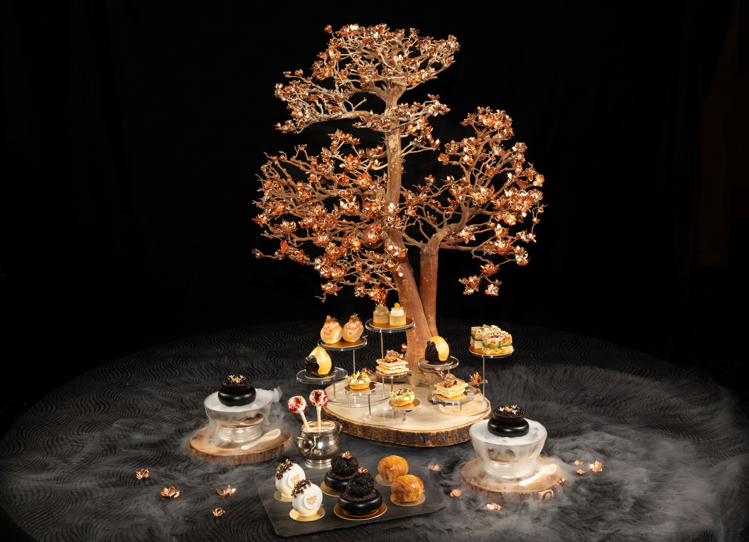 ชุดน้ำชายามบ่ายสุดหรูหรา The Tree of Wealth  ในซีรี่ส์ The Tree of Life ที่เชอราตัน แกรนด์ สุขุมวิท