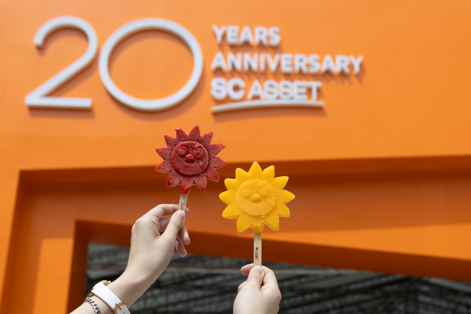 SC Asset จัดงาน “20 Years of Good Mornings” ฉลองก้าวสู่ทศวรรษที่ 3 อย่างยิ่งใหญ่  เนรมิตสวนทานตะวันสีส้มสดใสใจกลางกรุง 