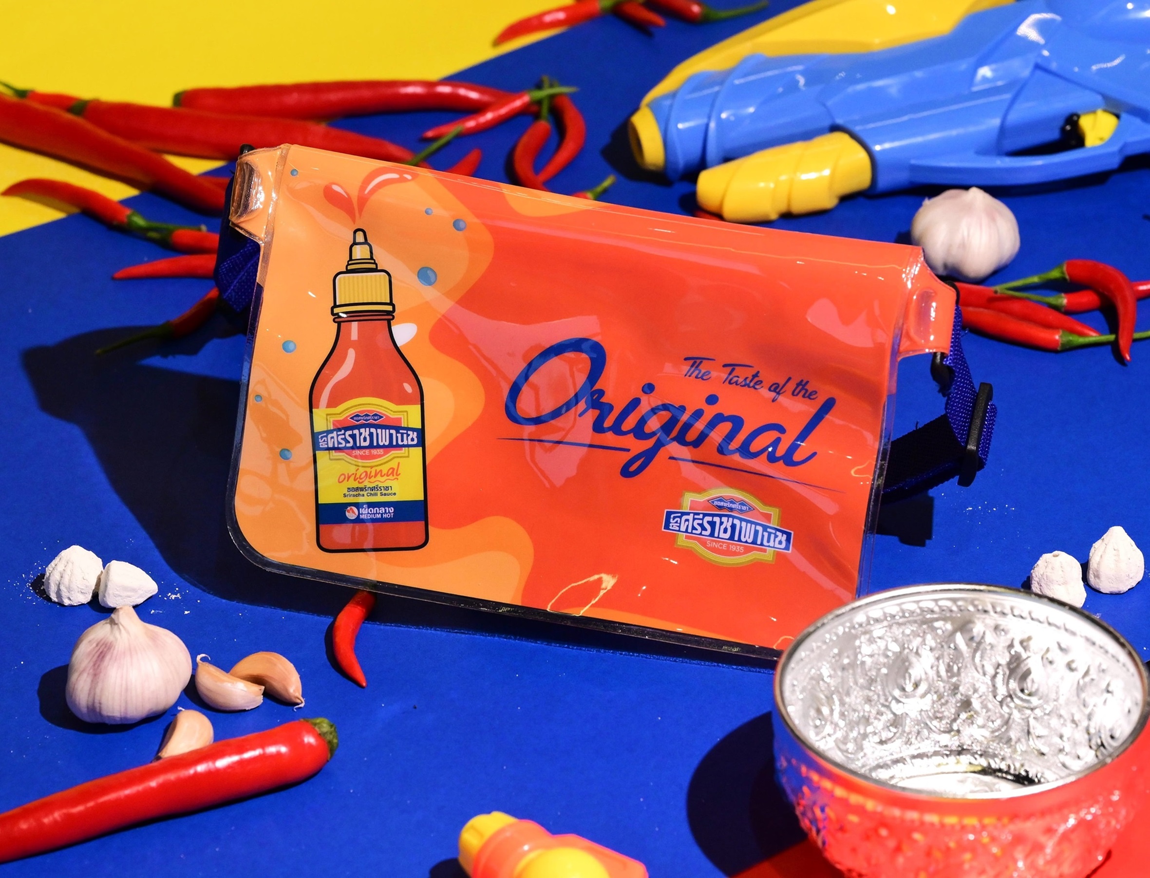 ซอสพริกศรีราชาพานิช จัดโปรแรงรับหน้าร้อน  ซื้อผลิตภัณฑ์ศรีราชาพานิช ครบ 159 บาท รับฟรี “กระเป๋าคาดอกกันน้ำแซ่บซี้ด” สำนักพิมพ์แม่บ้าน