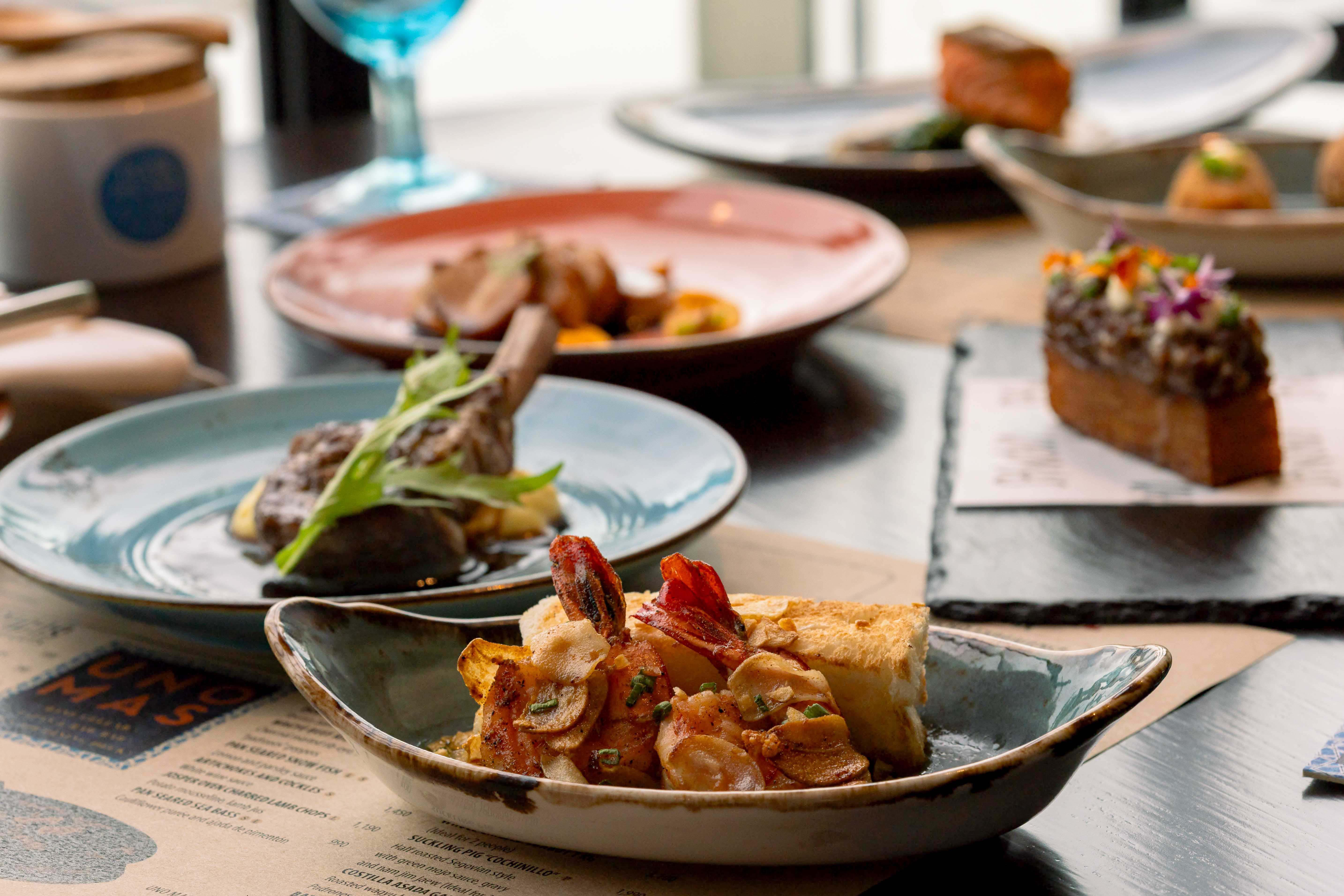 รวมแก๊งคุยเพลิน อร่อยฟินทุกคำในวันหยุดกับหลากหลายเมนูสไตล์สเปน  โรงแรมเซ็นทาราแกรนด์ฯ เซ็นทรัลเวิลด์